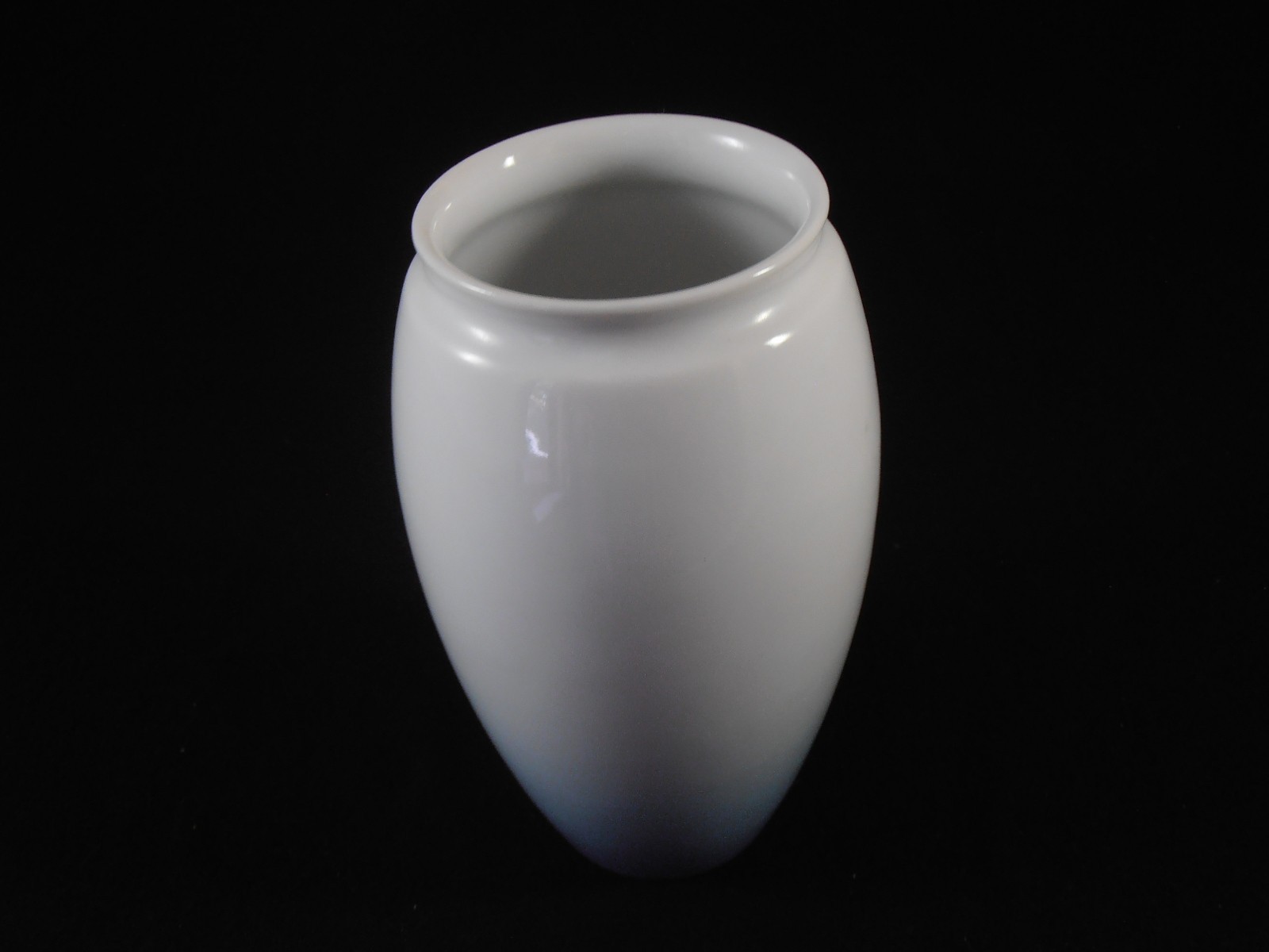 Bing & Grondahl Crocus Flower Porcelain Vase Made in Copenhagen Denmark 5 ¼”