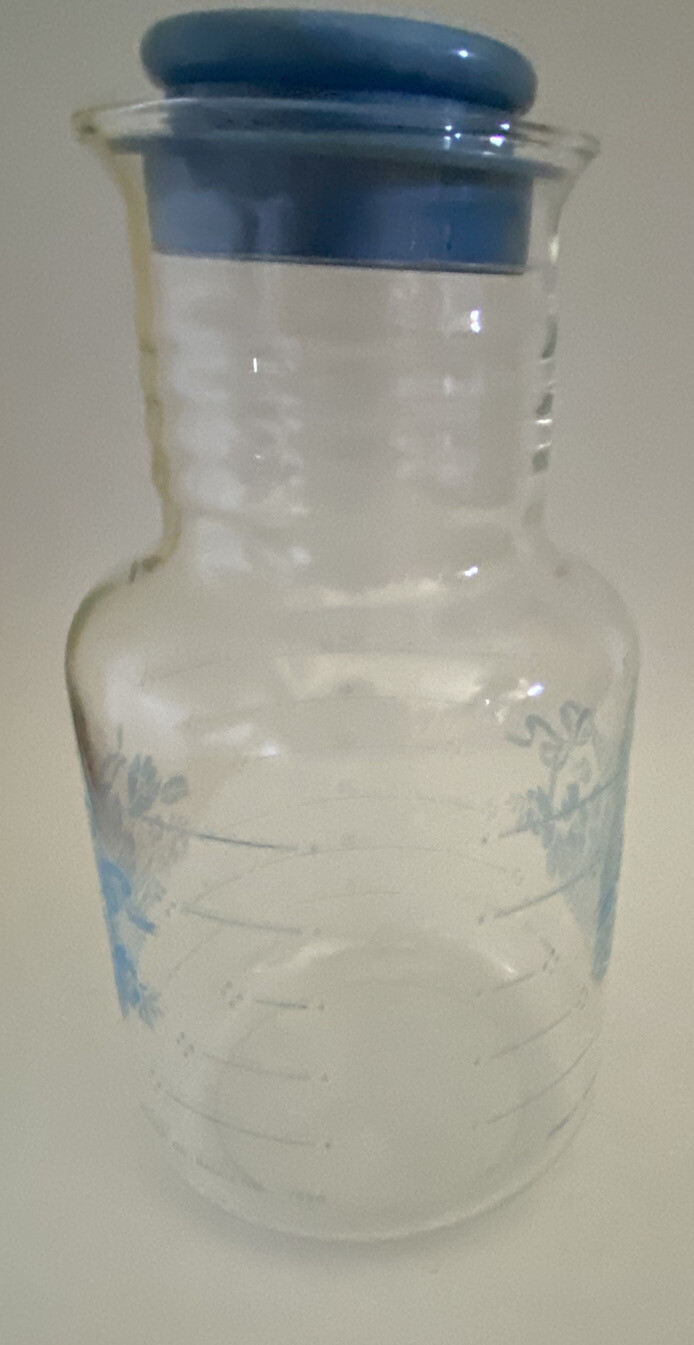 VTG Pyrex 2 QT 2 L Glass 7520 Refrigerator Carafe Pitcher w BLUE BASKET RETRO