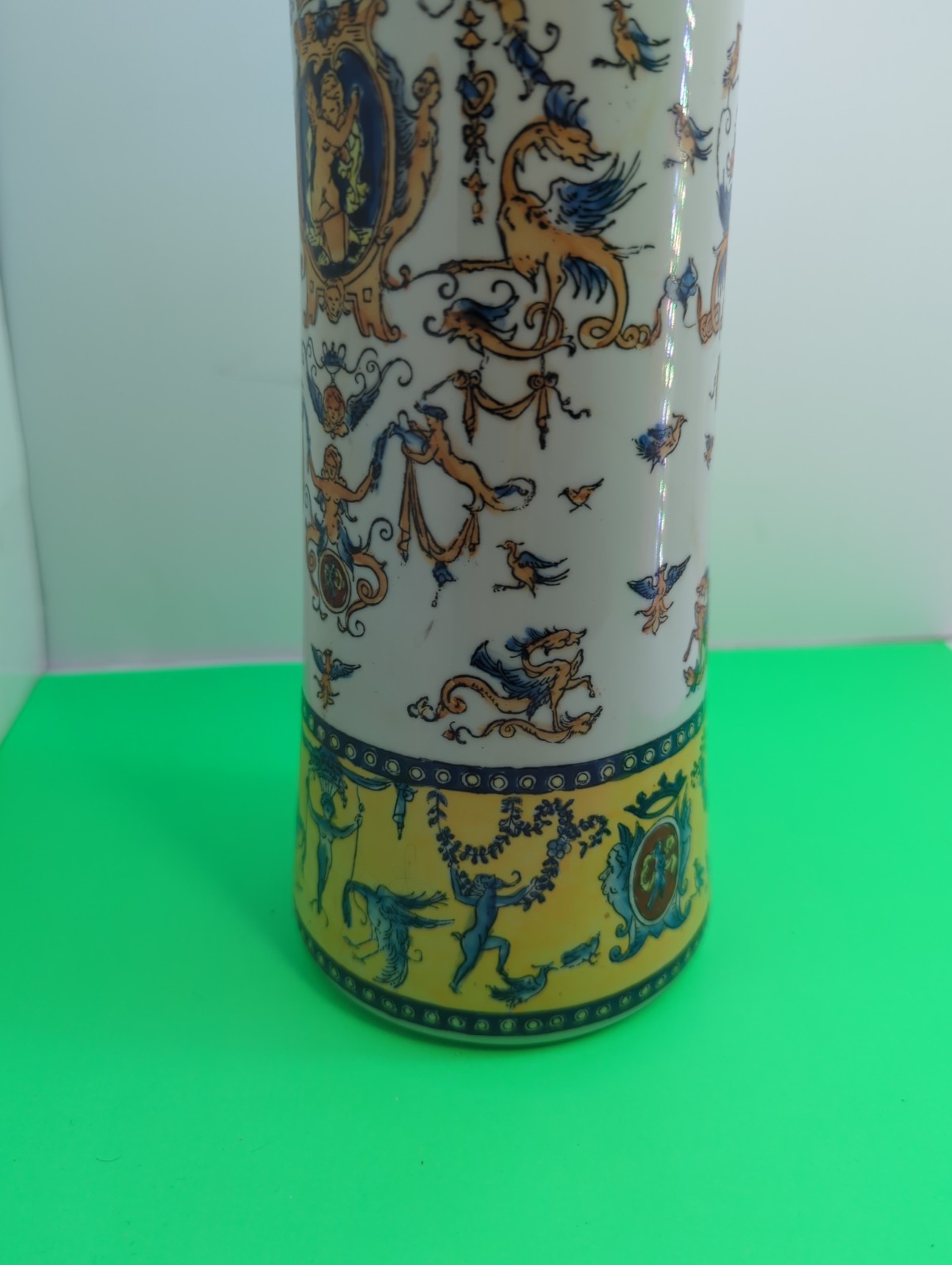 Antique united wilson vase 12 In