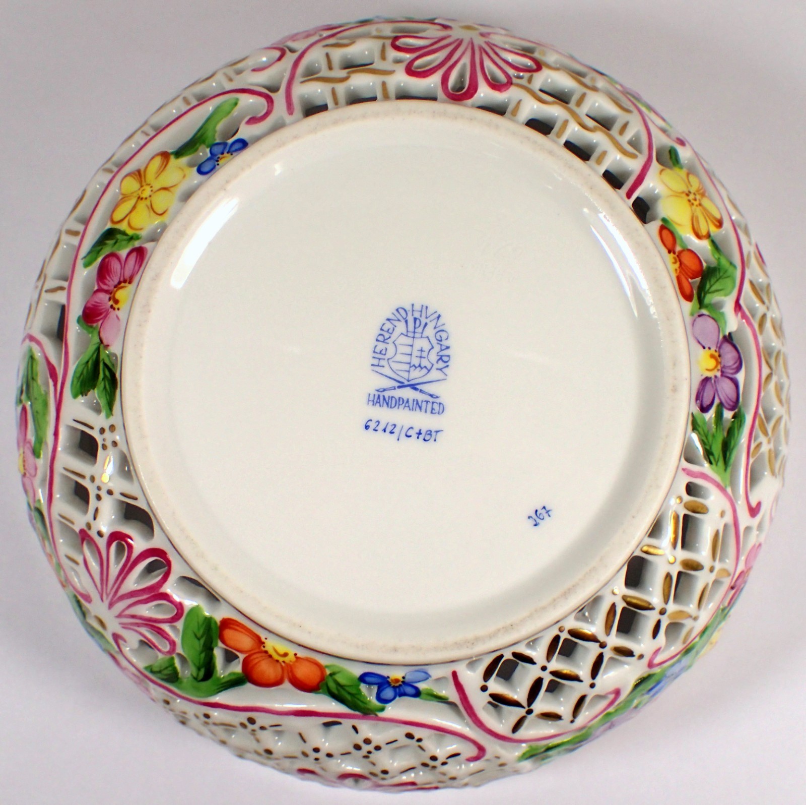 MINT Vtg Herend 6212 Reticulated Bonbonniere Openwork 6″ Box Basket w Strawberry