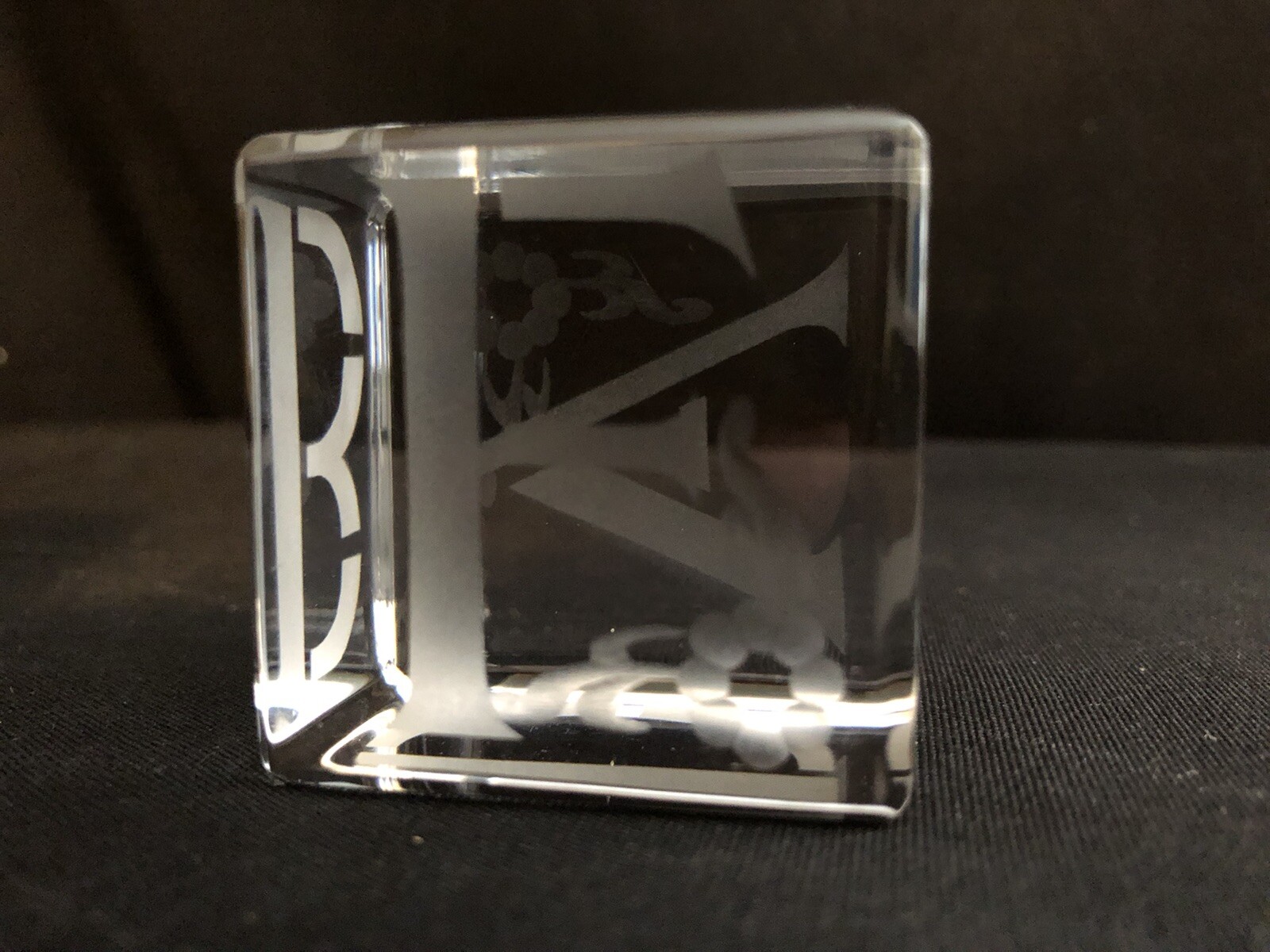 ROGASKA GALLIA CRYSTAL 1-3/4″ ALPHABET LETTER BABY BLOCK PAPERWEIGHT