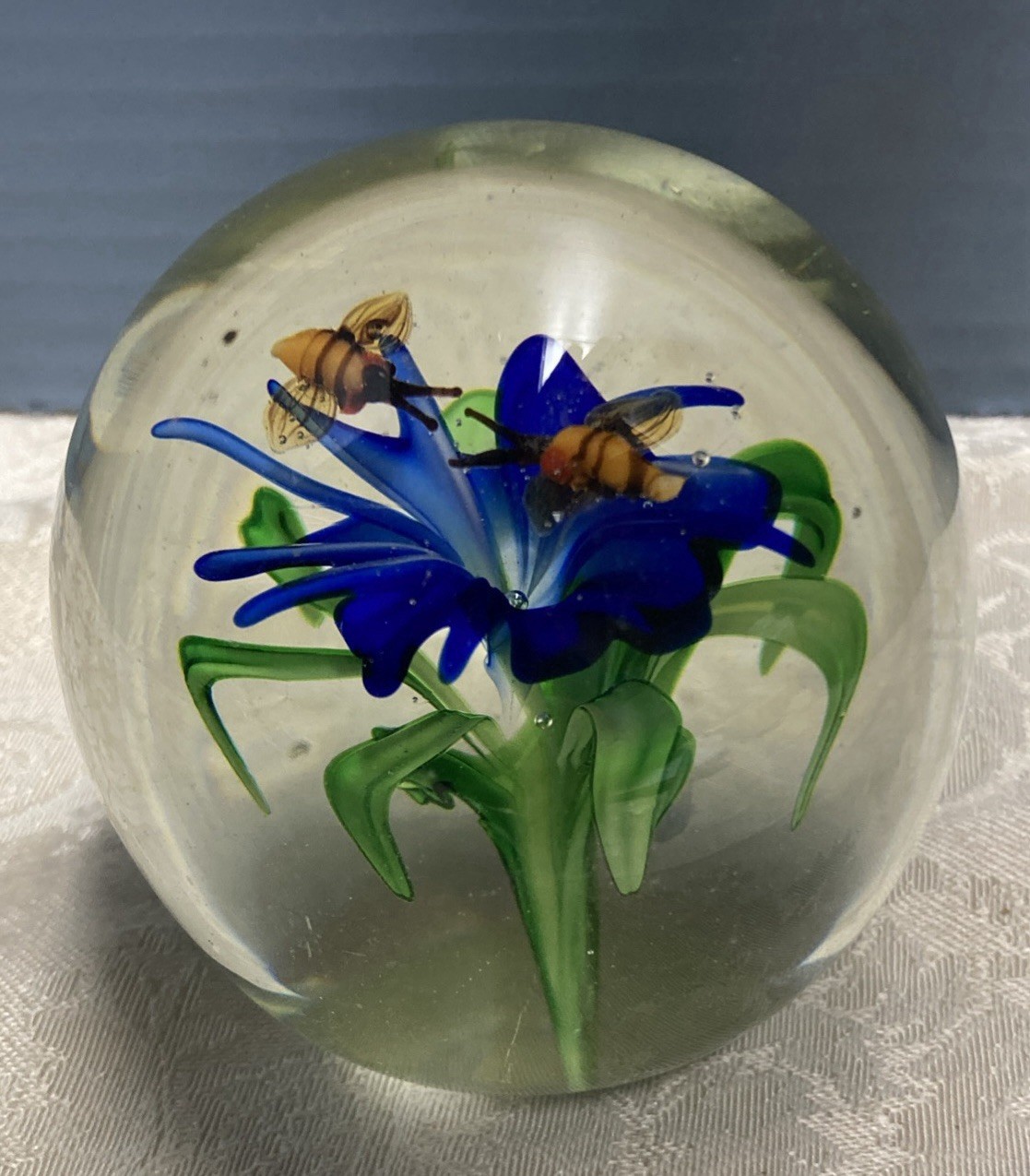 Vtg Art Glass Paperweight Bees & Flower Design Perfect Condition Unbranded