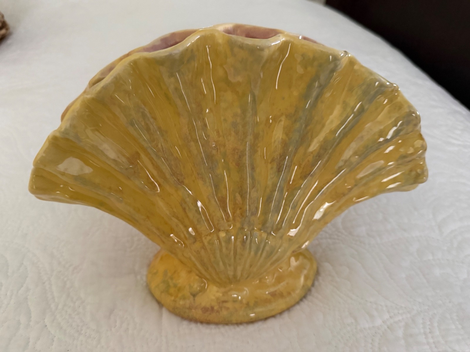 Mid-20th Century Gonder yellow ceramic shell vase with pink glaze inside 7.25×10