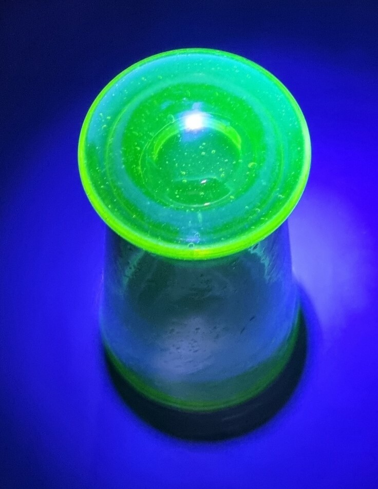 ANTIQUE VICTORIAN JOHN WALSH POMPEIAN VASELINE URANIUM YELLOW BUBBLE GLASS VASE