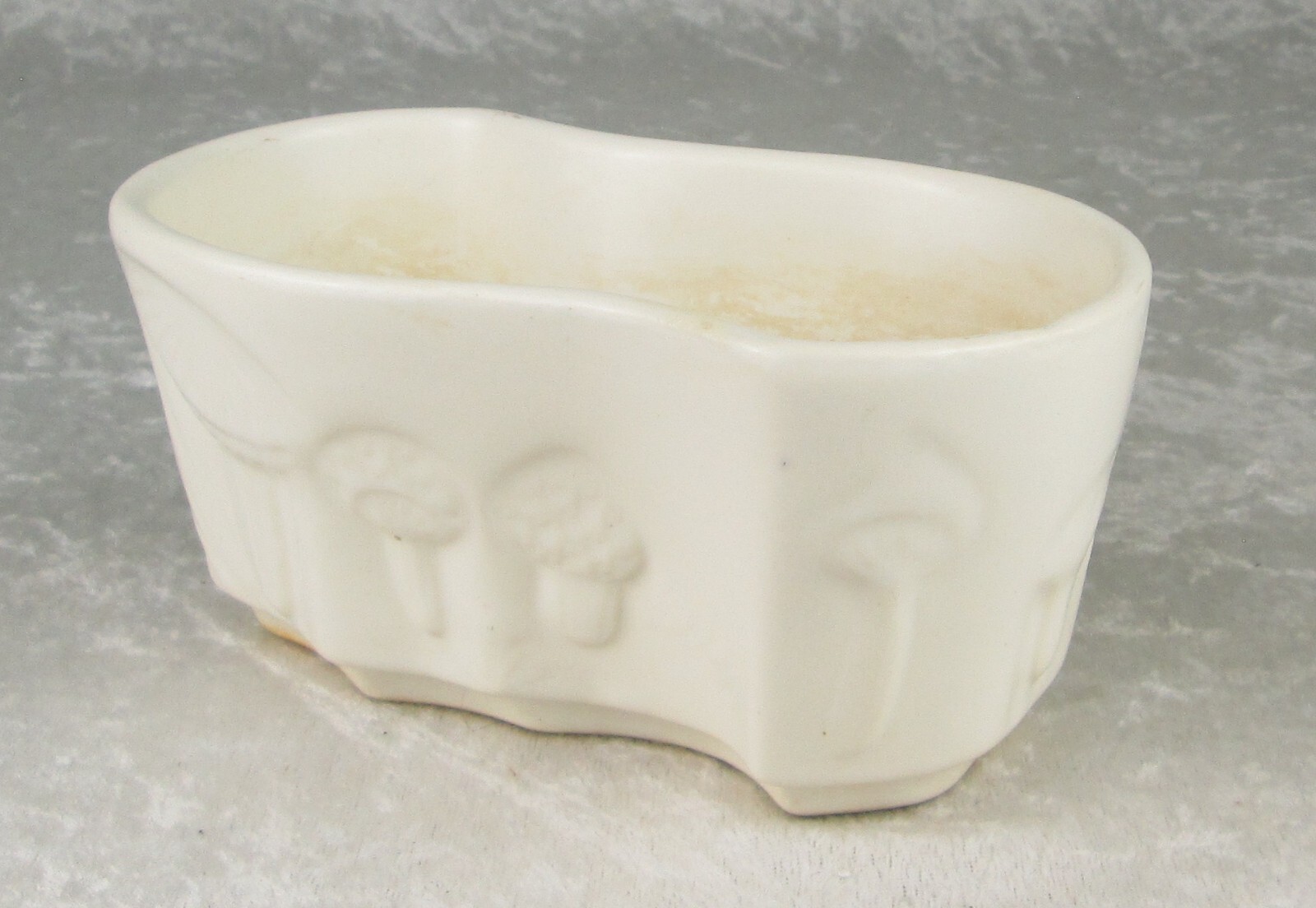Hull Pottery Planter B2 Mushroom Art Deco Ivory Glaze 6-1/2 inch Long