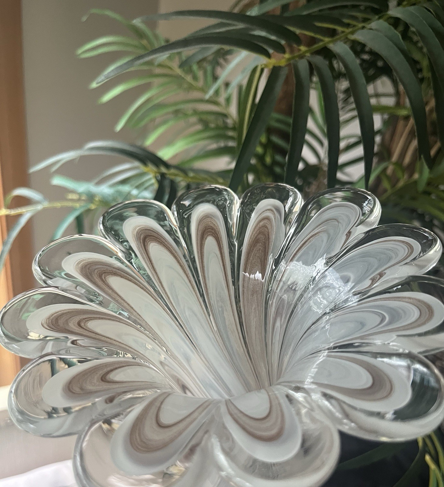 2 NEW ARTISTIC MURANO ART GLASS VASE SWIRL /SCALLOPED TOP . MADE IN ITALY