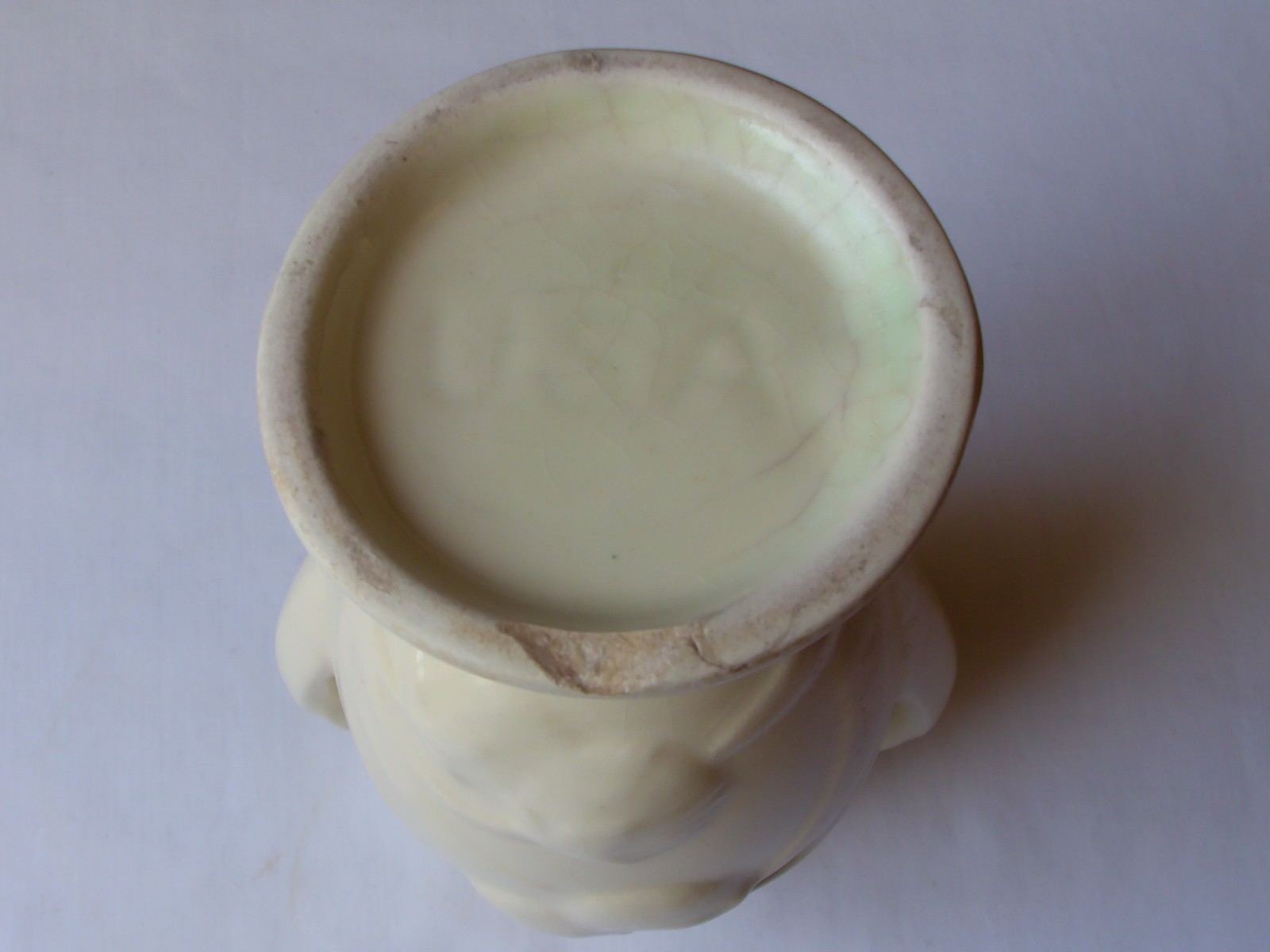 VINTAGE SHAWNEE EMBOSSED CLOVER BLOOM VASE MATTE WHITE 6″ HANDLES