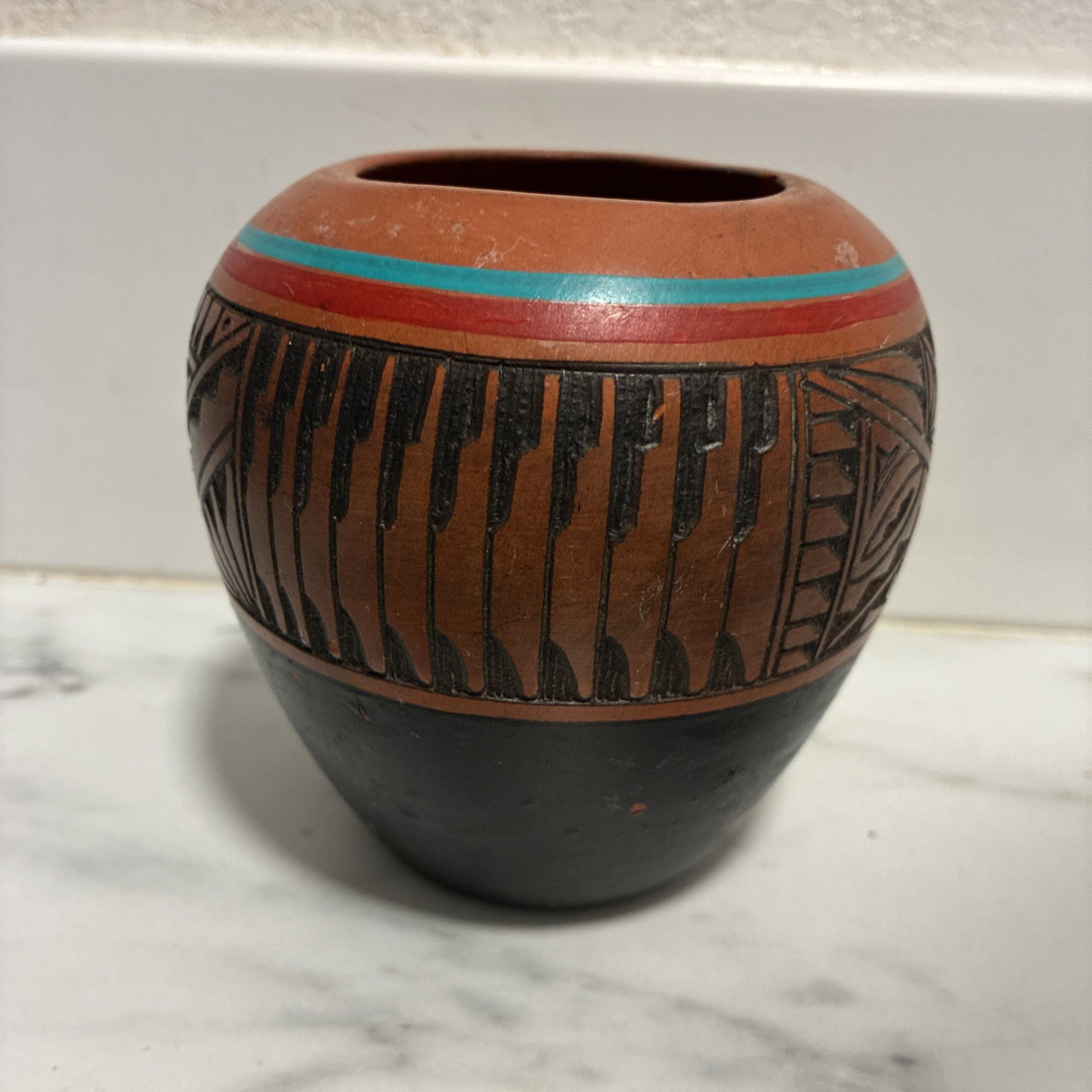 Native American Navajo Pottery Vase Handmade Signed Sakizzic ? Bird