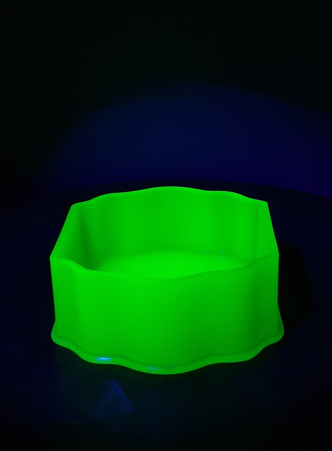 RARE New Martinsville Jade Uranium Glass Vanity Powder Box Art Deco