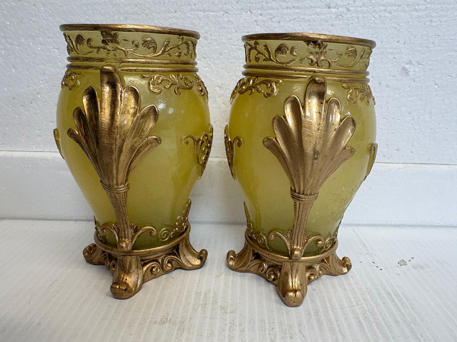 Art Glass Flower Vase Slag Swirls Yellow 5 in Tall