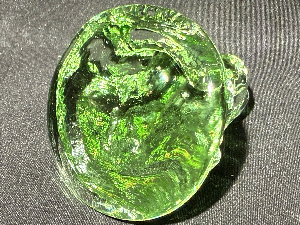 Green Vaseline uranium glass Frog Toad paperweight selenium glow magnesium fish