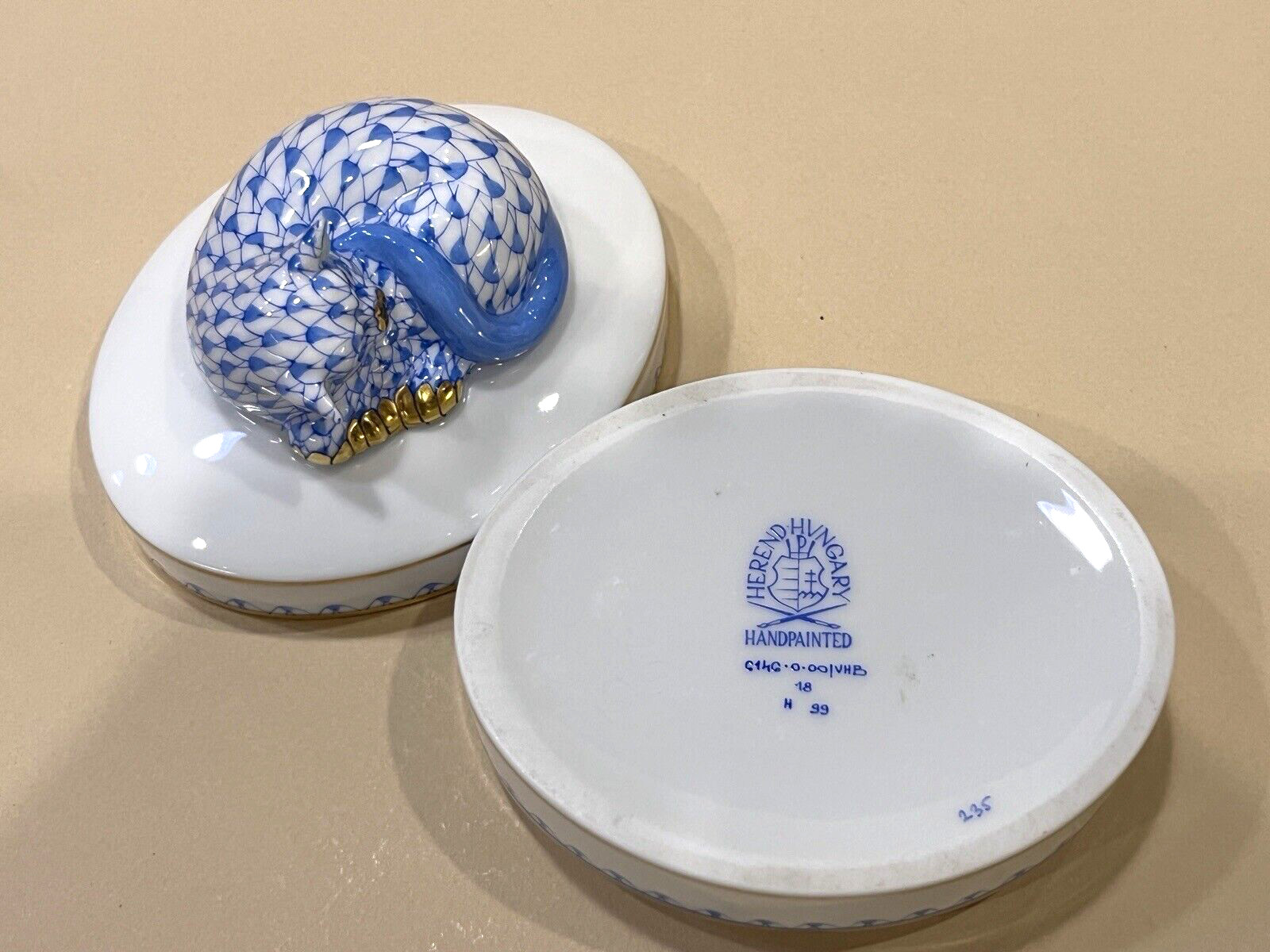 Herend – Oval Box w / Cat Kitty Figurine – Blue Fishnet