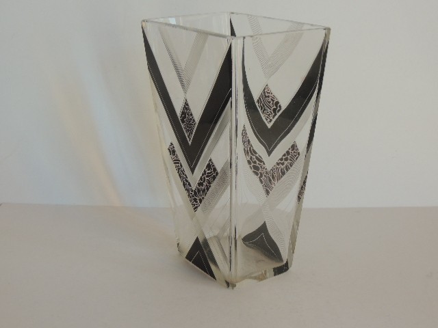 Fine Art Deco 1930s Karl Palda Black & White Glass 8 1/2″ Diamond Vase Czech MCM