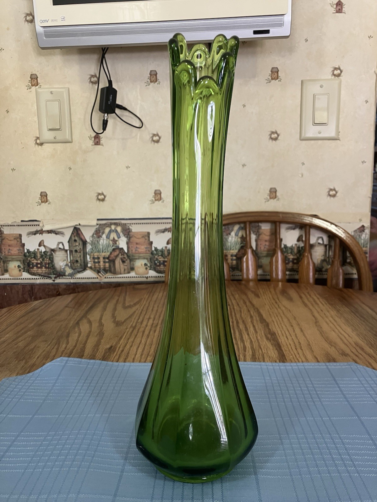 LE SMITH MCM Green Avocado 13” Smooth Swung Vase