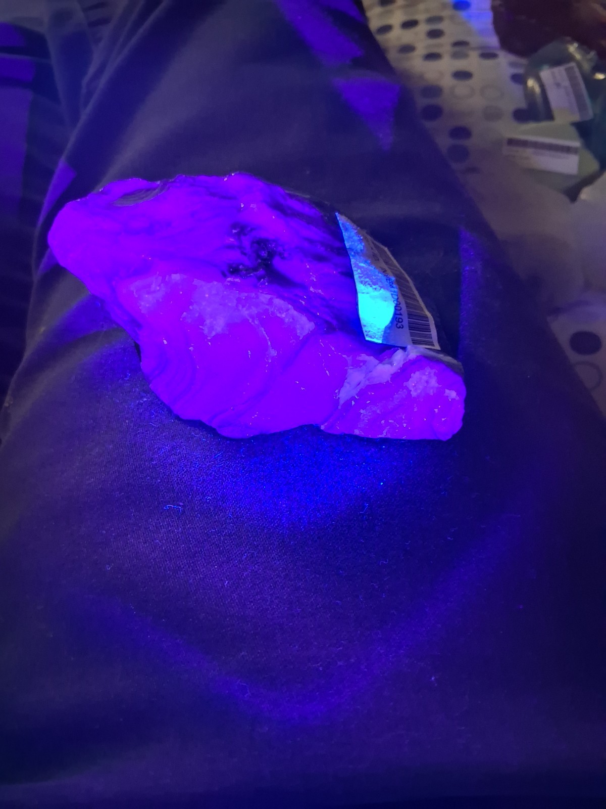1 Fenton Uranium Slag Glass Cullet 8 oz From Fenton in VA 3″ Glows AZUL Chunk
