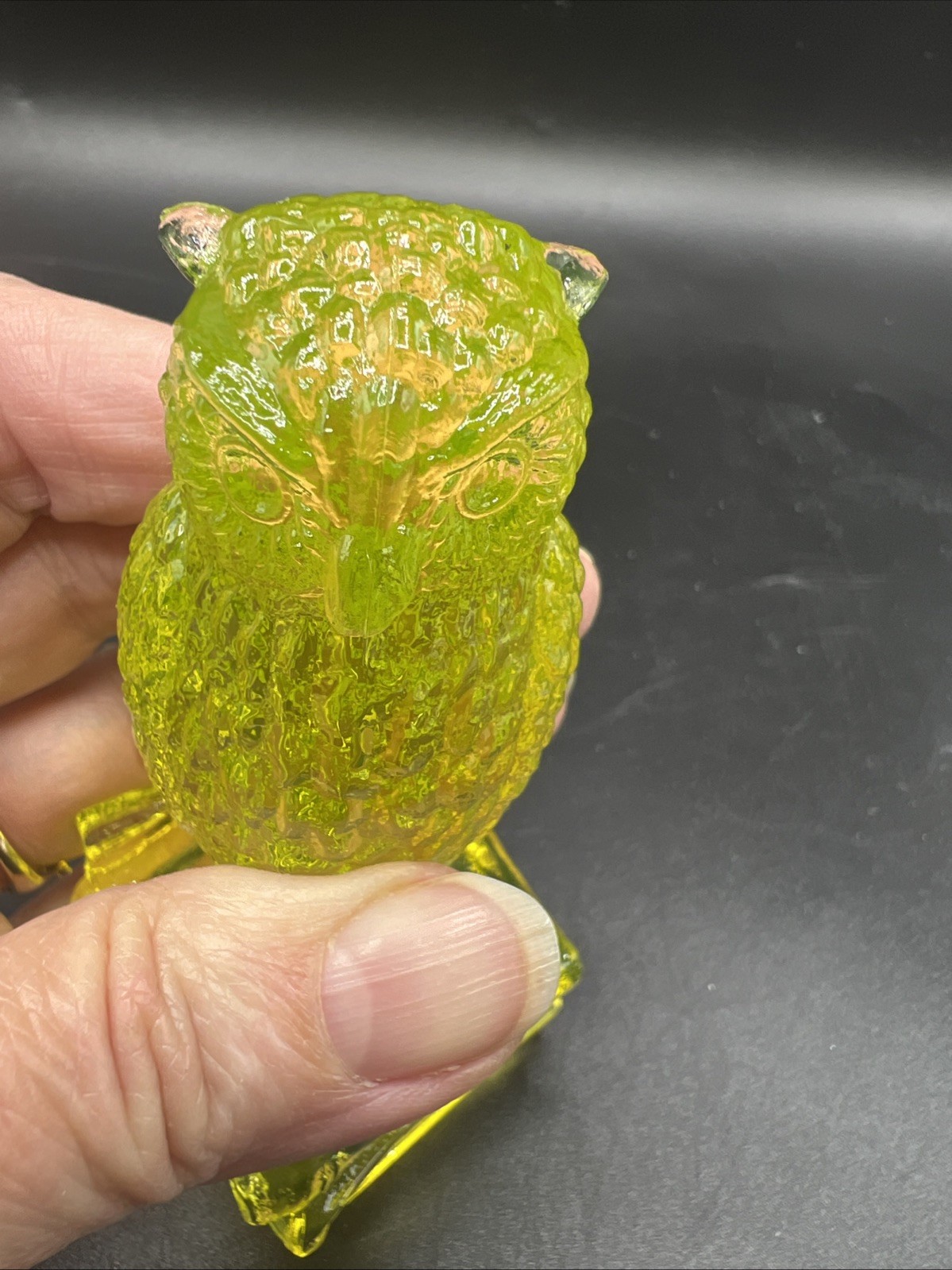 VTG Degenhart Uranium Glass Owl Canary #117 Vaseline UV Glows Green