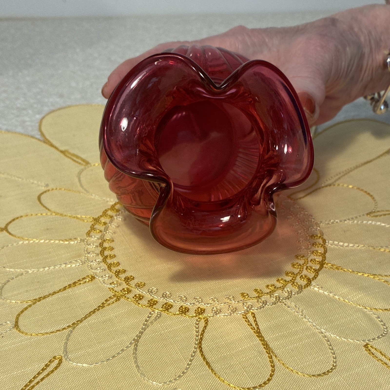 Pink Swirl Art Glass Vase. Decorative Glossy Glass. 4.5 in Tall.
