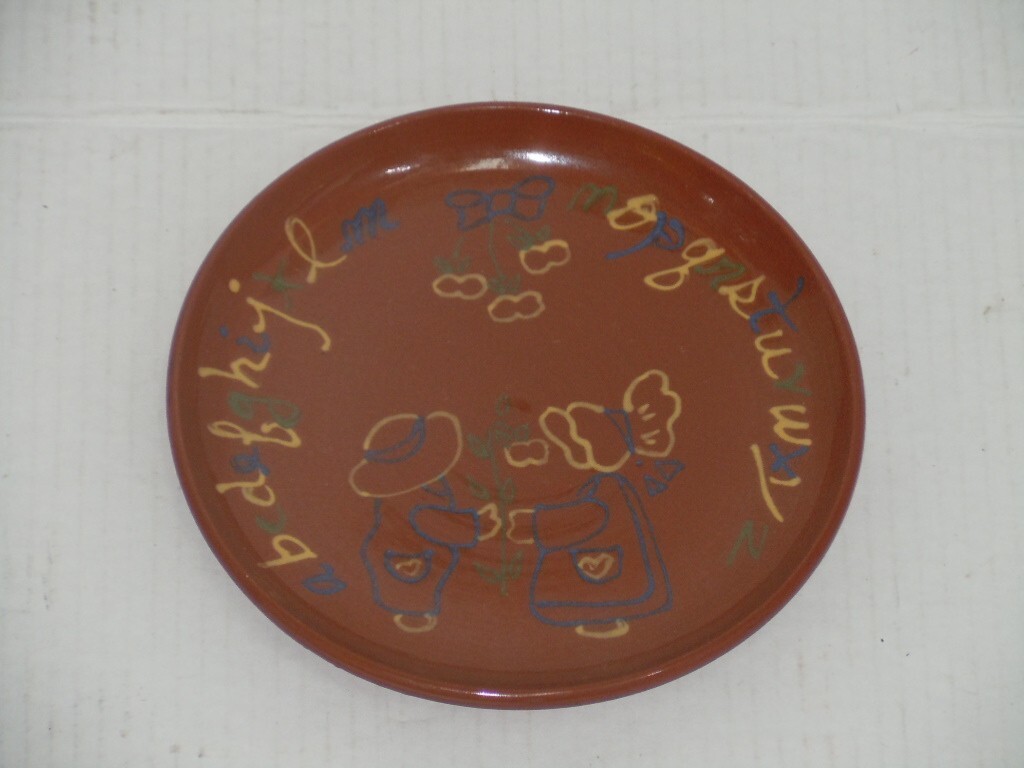 VINTAGE 1987 TURTLE CREEK POTTERY? 7″ ALPHABET WITH BOY GIRL PLATE SIGNED