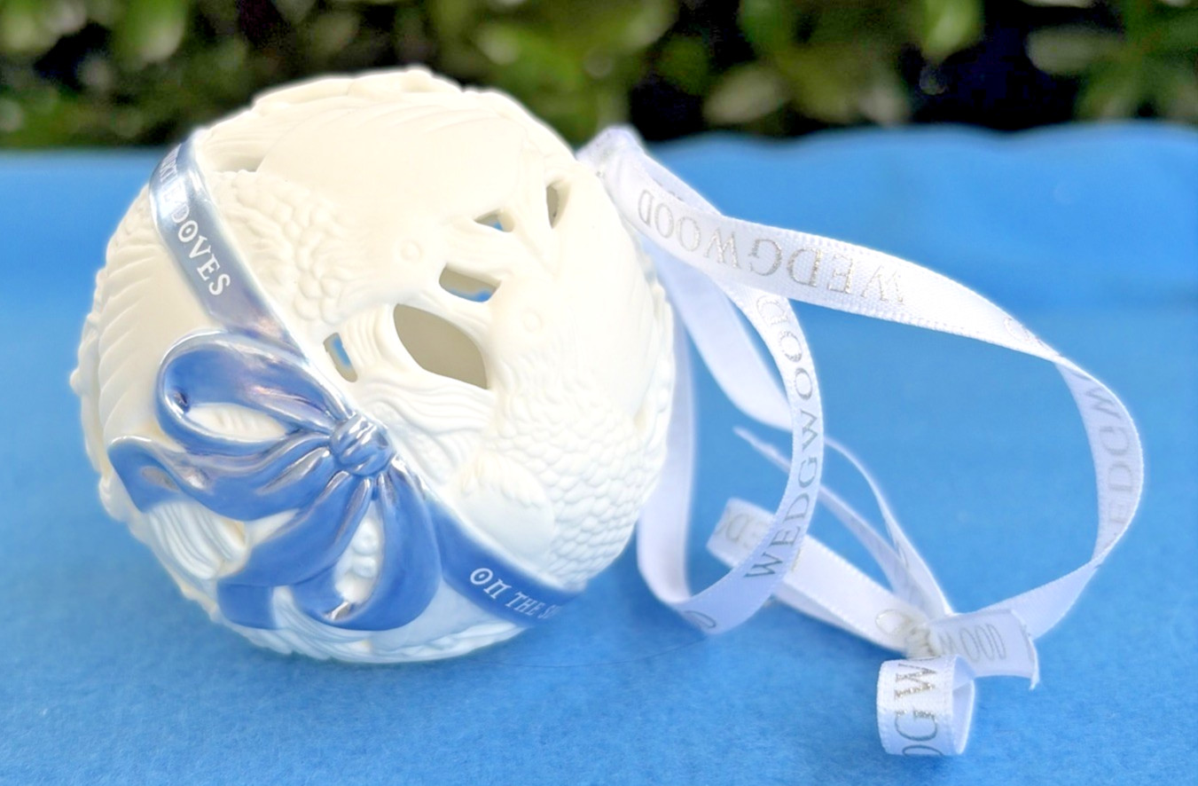 New Wedgwood Ornament Jasperware Two 2 Turtle Doves – 12 Days Christmas