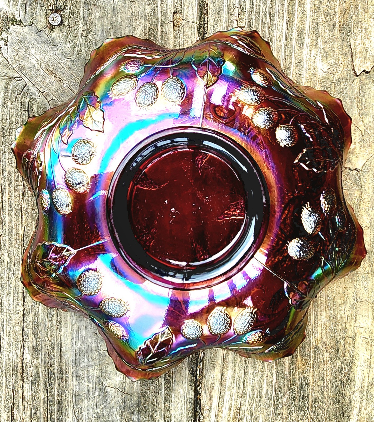 CARNIVAL GLASS FENTON AMETHYST ? HEART & VINE VARIANT BEARDED BERRY BACK RARE