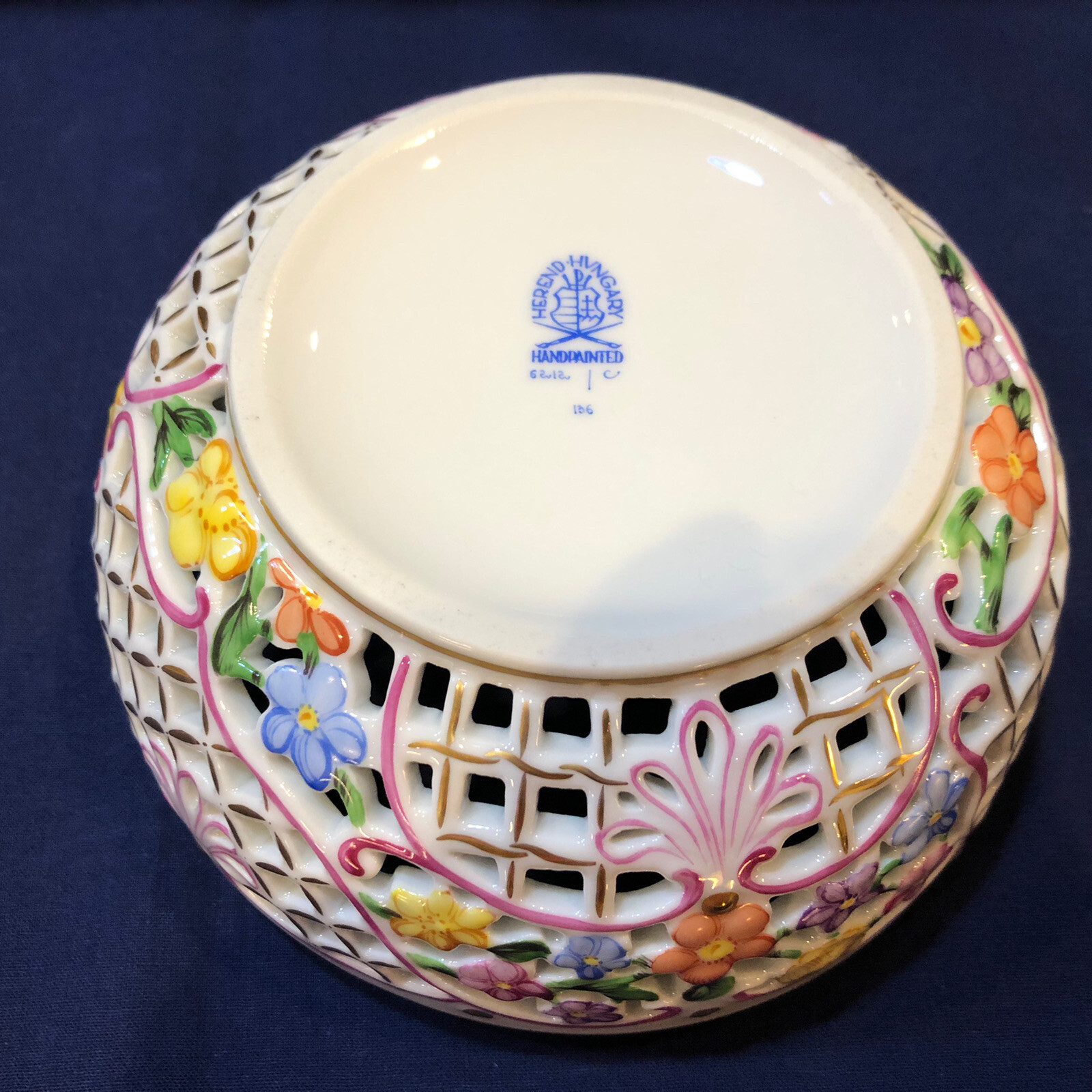 Herend Large 6212 Reticulated / Openwork Pierced Ball Potpourri Bonbon Box 6”