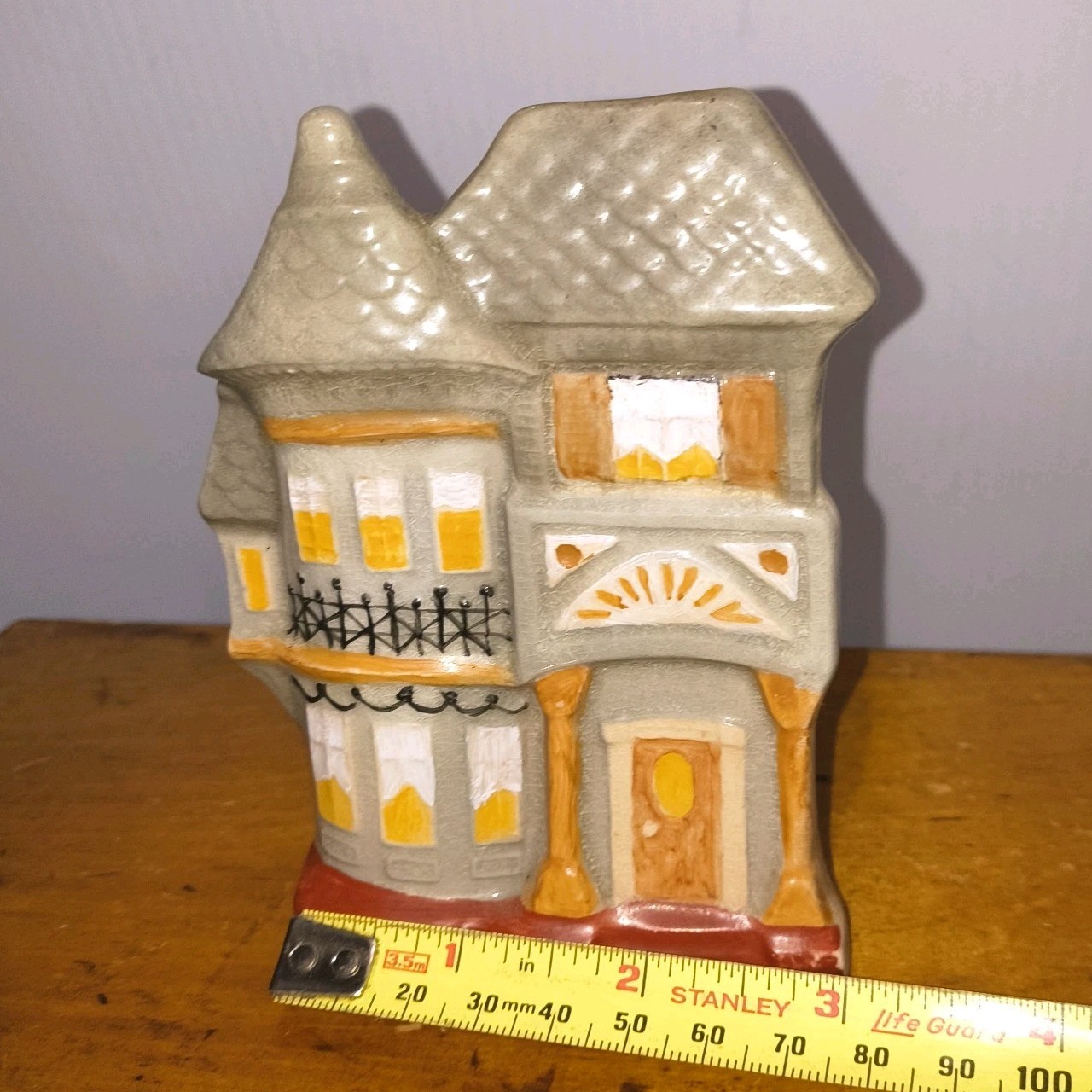 Vintage Victoria House Wall Pocket Vase 4.5″