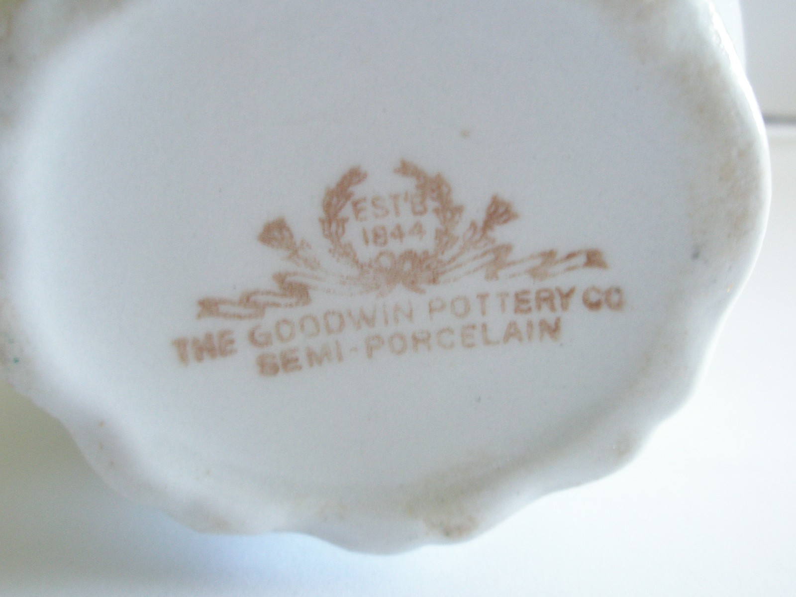 Goodwin Pottery Co. Vase Semi-Porcelain 5″ Red Green Flowers Stems Gold Trim