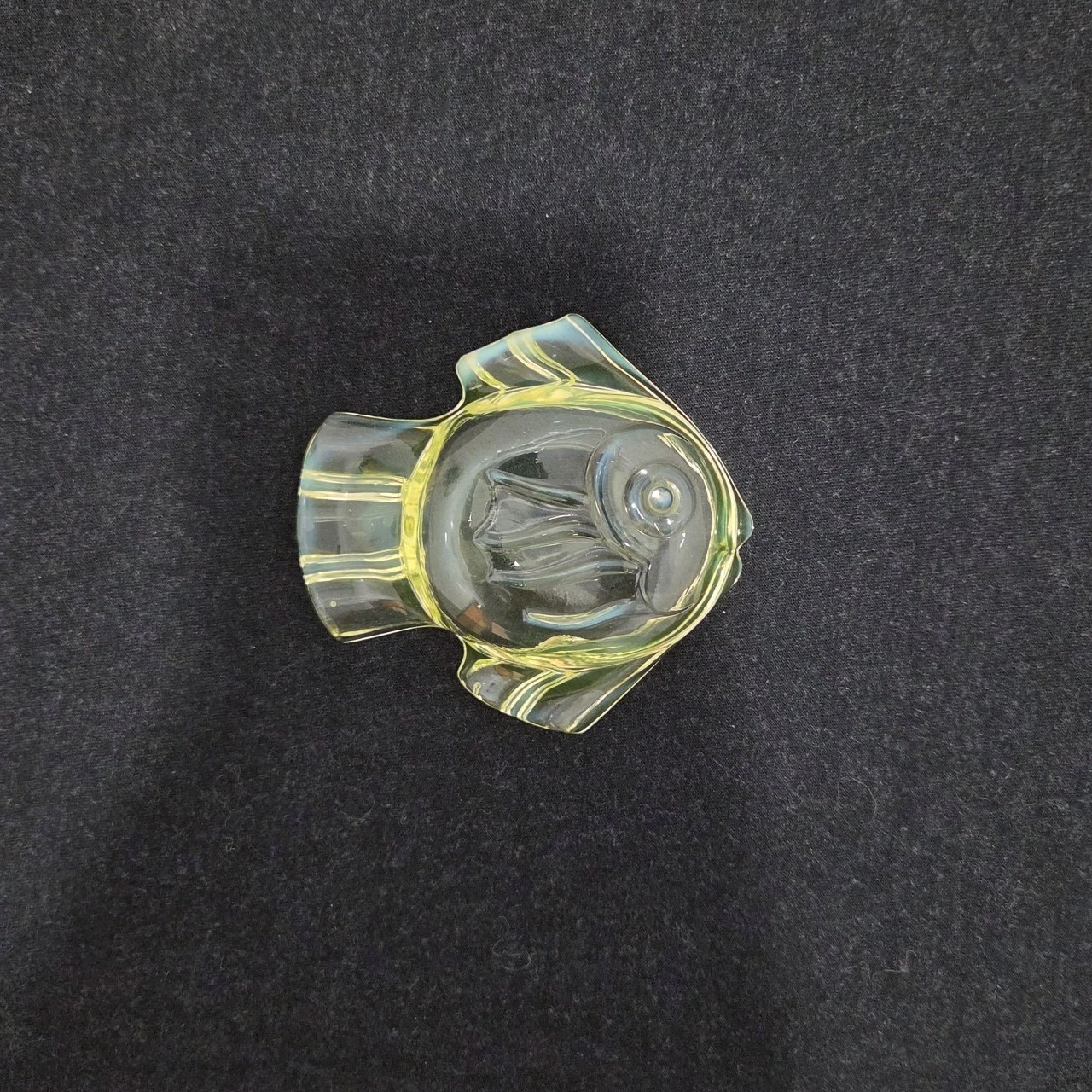Duncan Miller Fish Ashtray Figurine 3.75″ GLOWS Uranium Canary Opalescent MCM