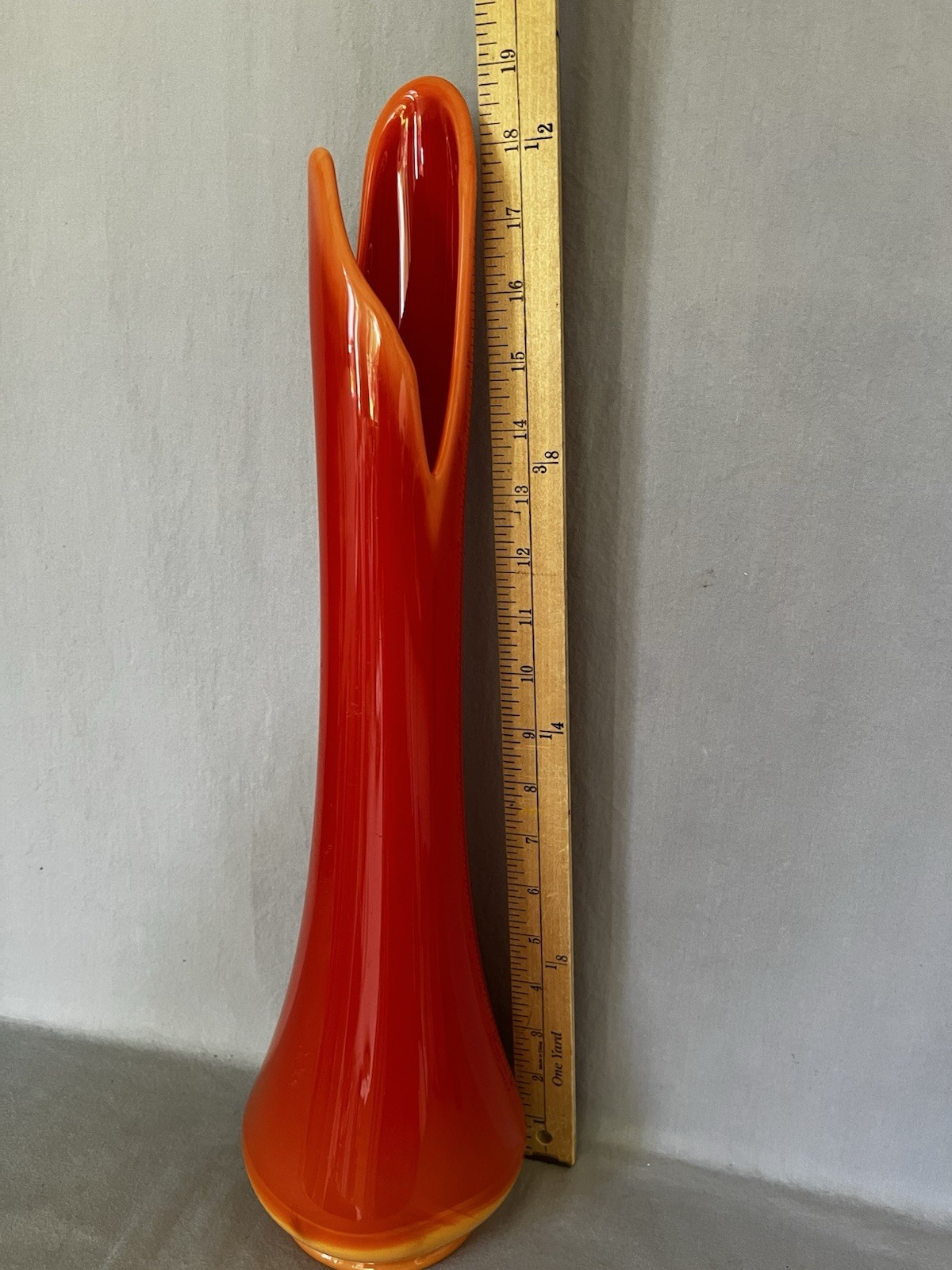 Vintage LE Smith Bittersweet Smoothie Swung Glass Swung Vase 19” Tall MCM