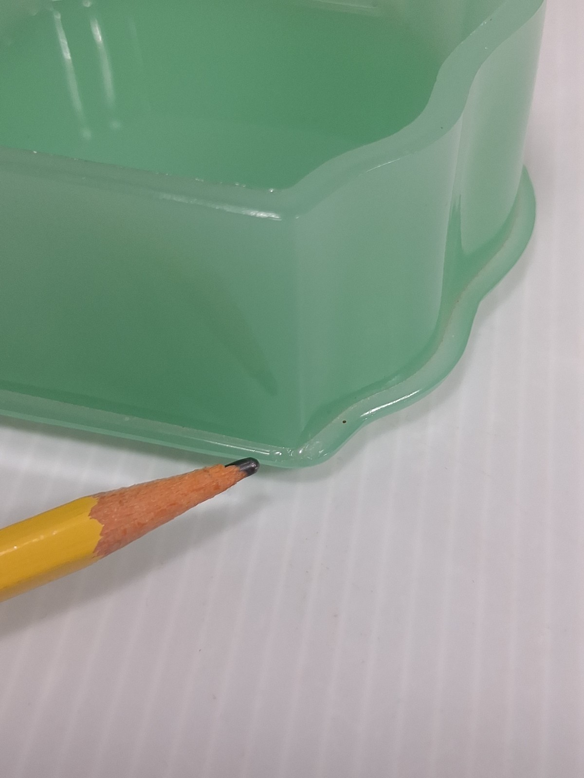 RARE New Martinsville Jade Uranium Glass Vanity Powder Box Art Deco