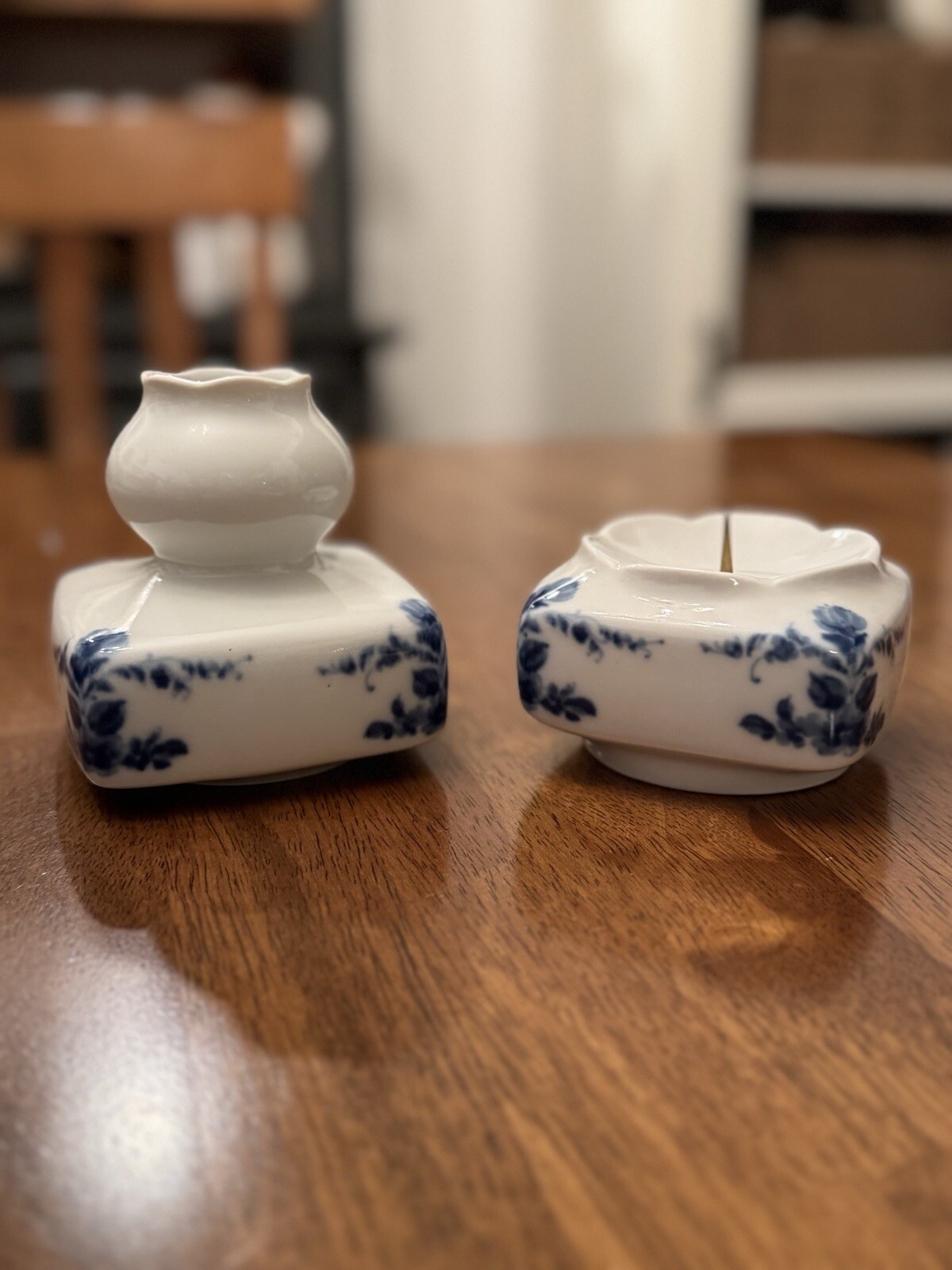 2 Vtg Lichte Echt Kobalt Porzellan Flow Blue Bud Vase And Pillar Candle Holder
