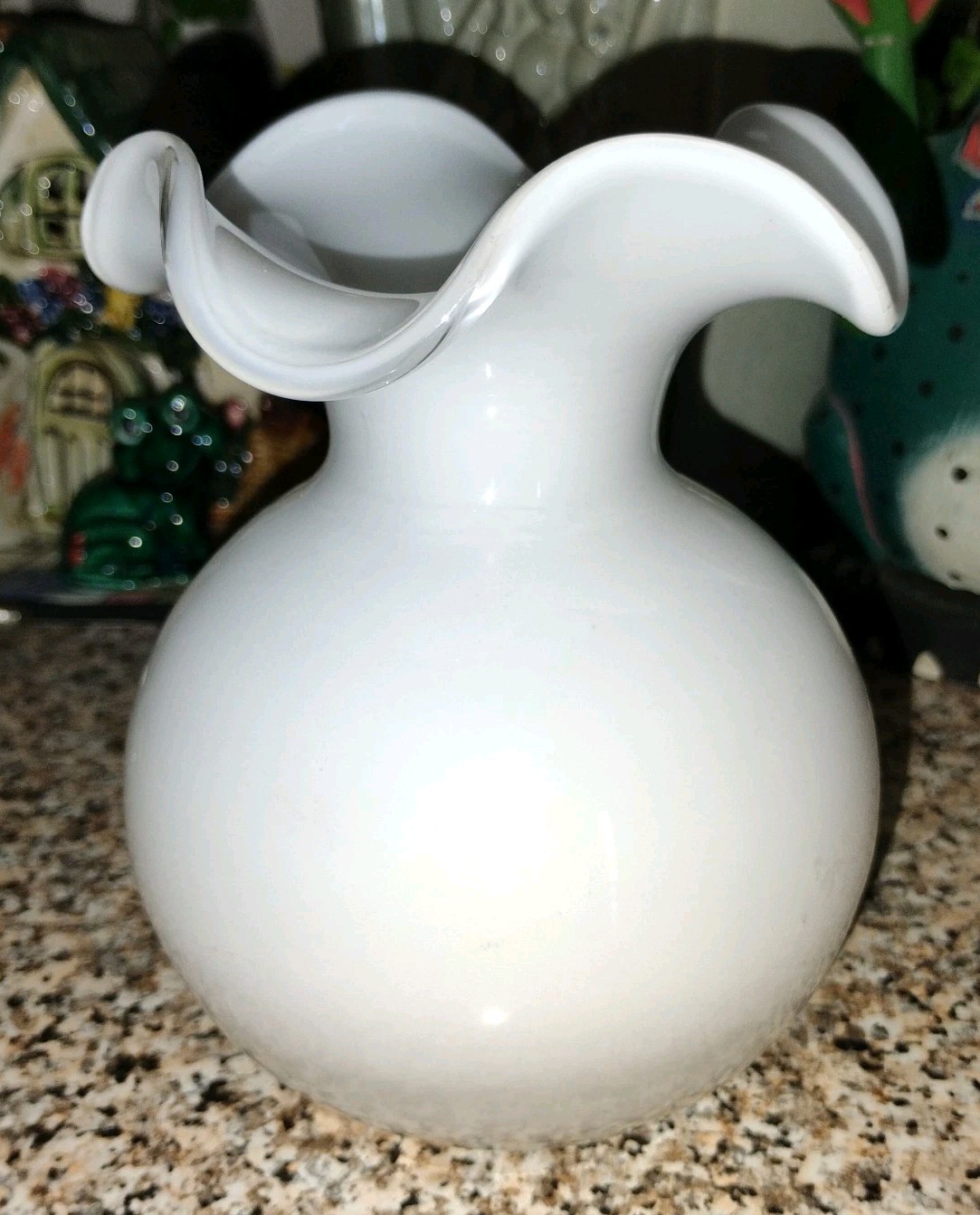 Vietri Hibiscus White Glass Bud Vase 5″ Ruffled Rim Hand Blown Italy Sticker