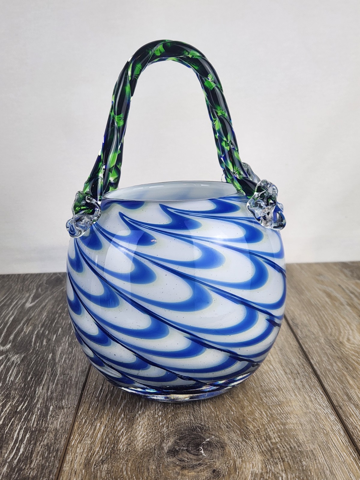 Fifth Avenue Crystal Blue & White Swirl Art Glass Basket Vase – READ
