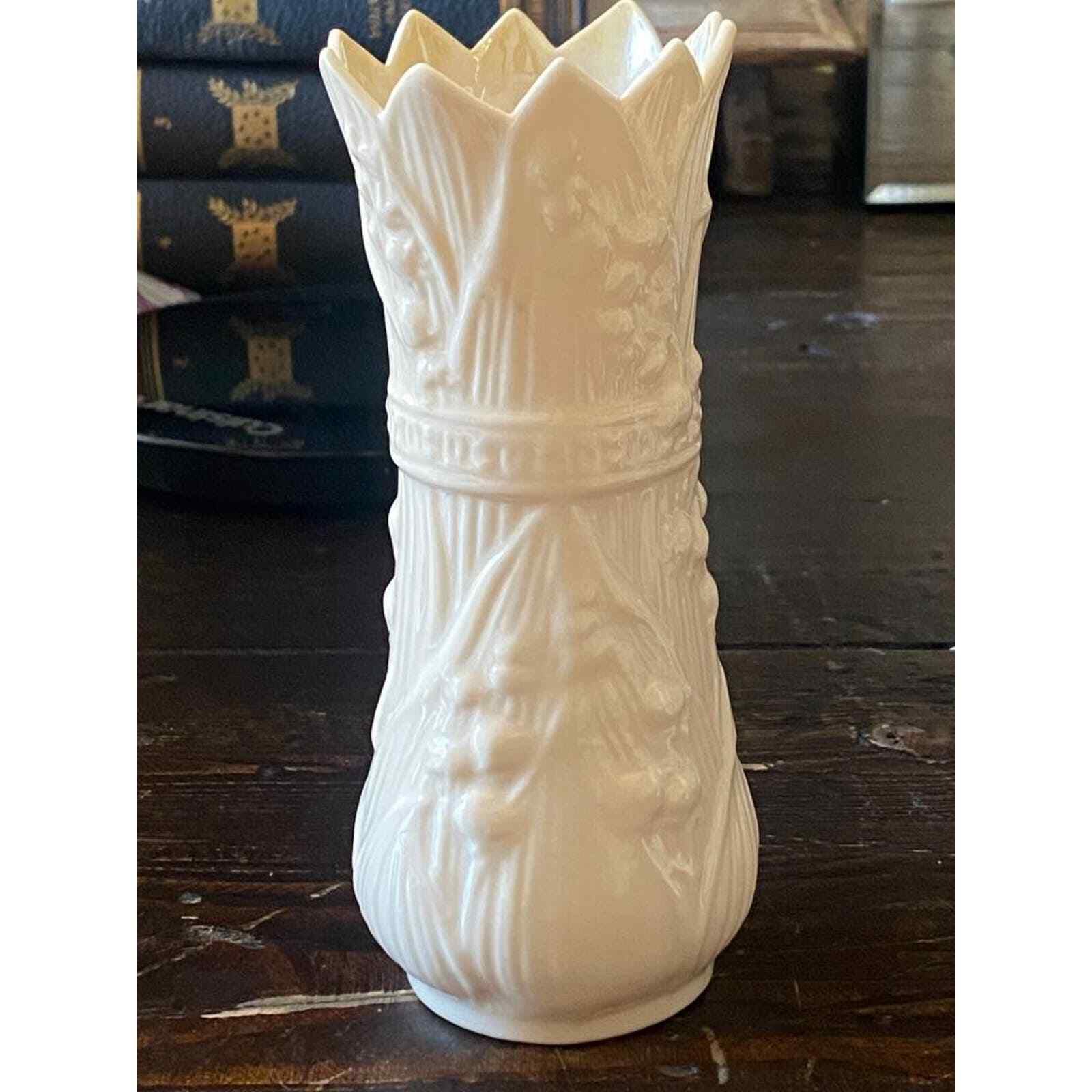 Vintage Ireland Belleek Lily of the Valley Porcelain Vase Creamy White