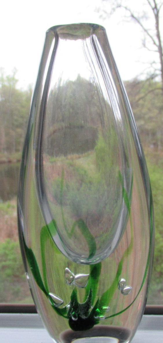 Vicke Lindstrand Kosta Boda Seaweed Vase Signed “Kosta, 4/803, Lindstrand” 8″T