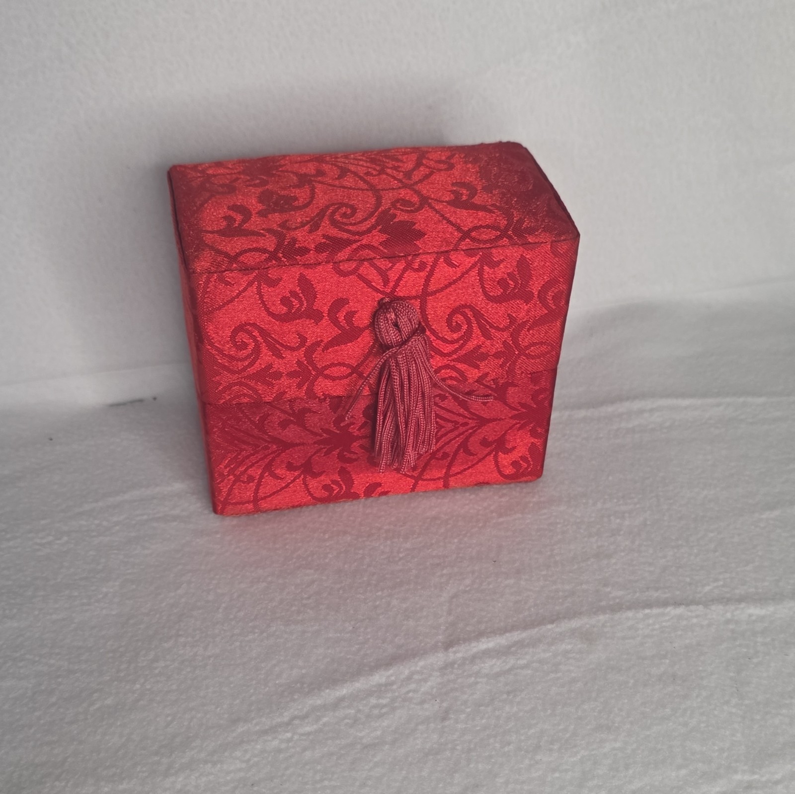 Vtg Messengers Small Art Glass Apple, Teacher Gift Idea, Red Fabric Gift Box