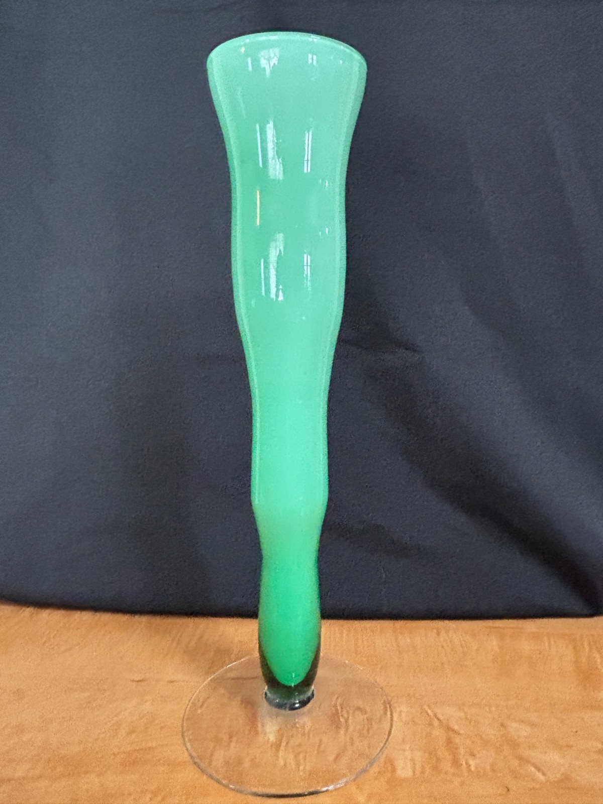 BODA NOVA ~ MINT GREEN VASE ~ SWEDEN ~ 12½” HIGH ~ BEAUTIFUL!! ~ EUC
