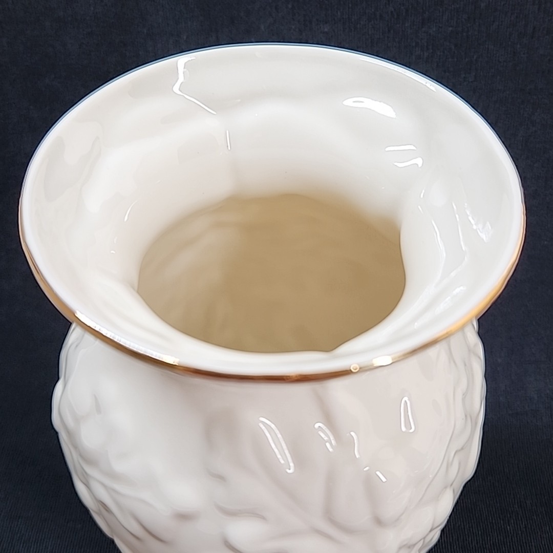 Vtg Belleek Pottery Ireland Oak Leaf Vase Gold Trim 5″ Embossed Giftware Retired