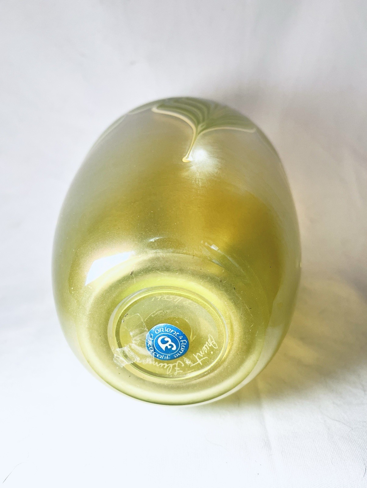 Vintage Orient & Flume Pulled Feather Pattern Irridescent 8” Art Glass Vase