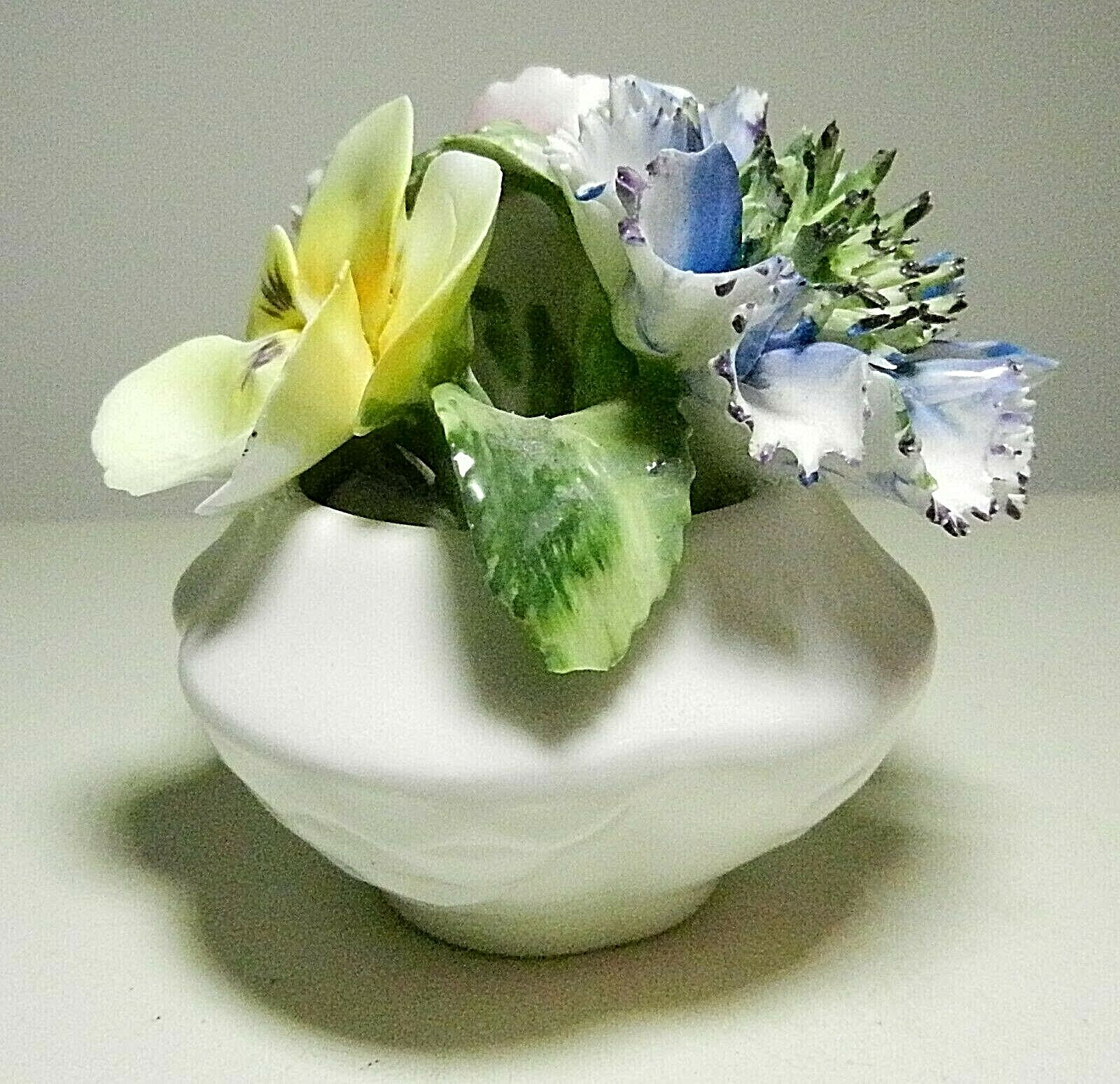 REGAL Staffordshire Fine Bone China Flower Arrangement in a Vase-Made in England
