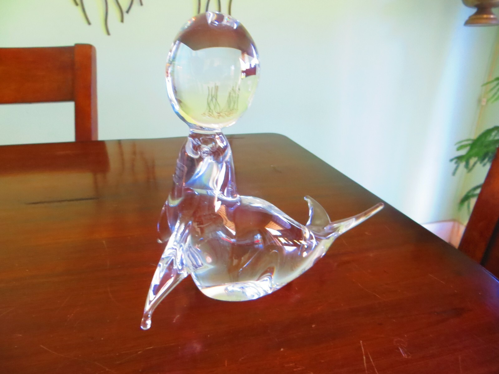 V.NASON & CO.MURANO CRYSTAL GLASS SEAL WITH BALL WILDLIFE FIGURINE 10 X 7 1/2 IN