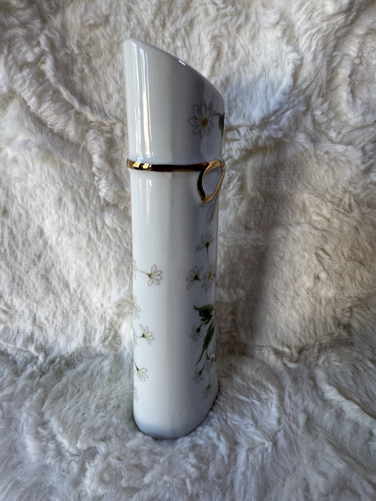 VINTAGE LEFTON Hand Painted Heart Shaped Bud Vase with White Daisy Design