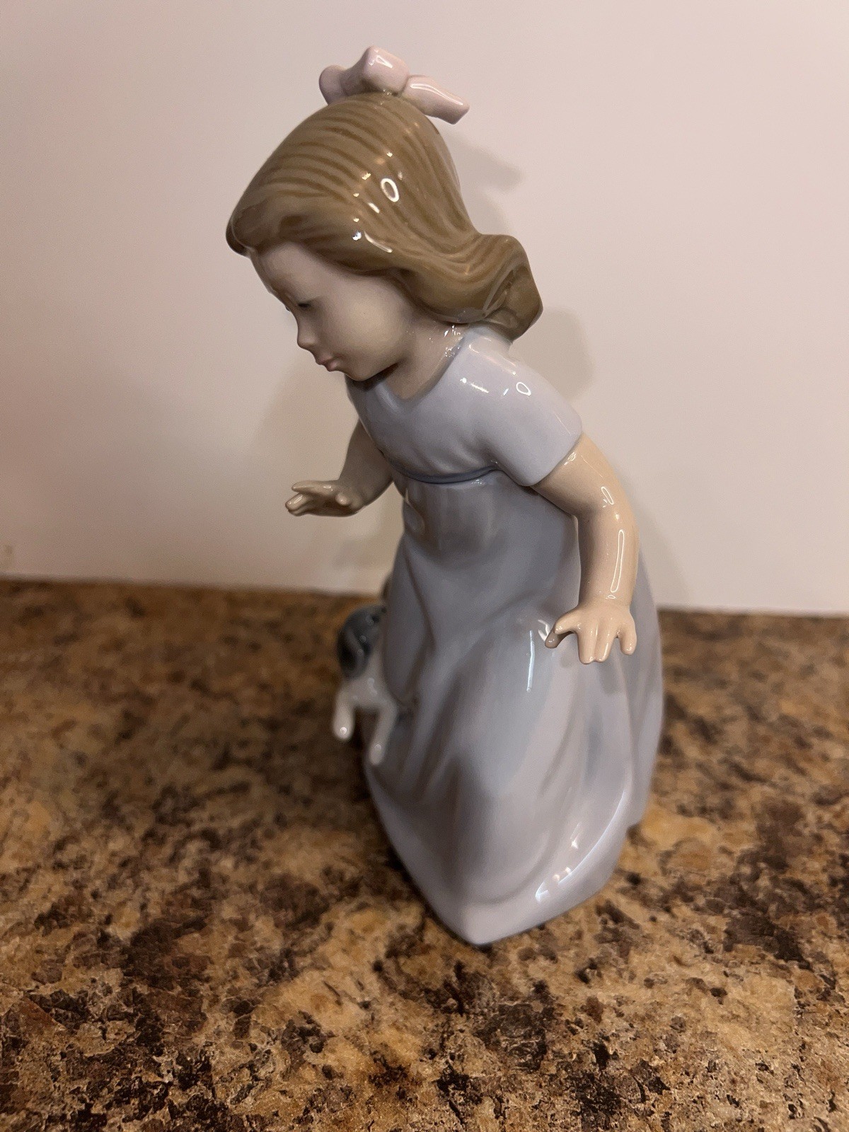 FINE NAO FOR LLADRO PORCELAIN FIGURINE No 1027 ~ GIRL WITH PUPPY ~mint Cond.