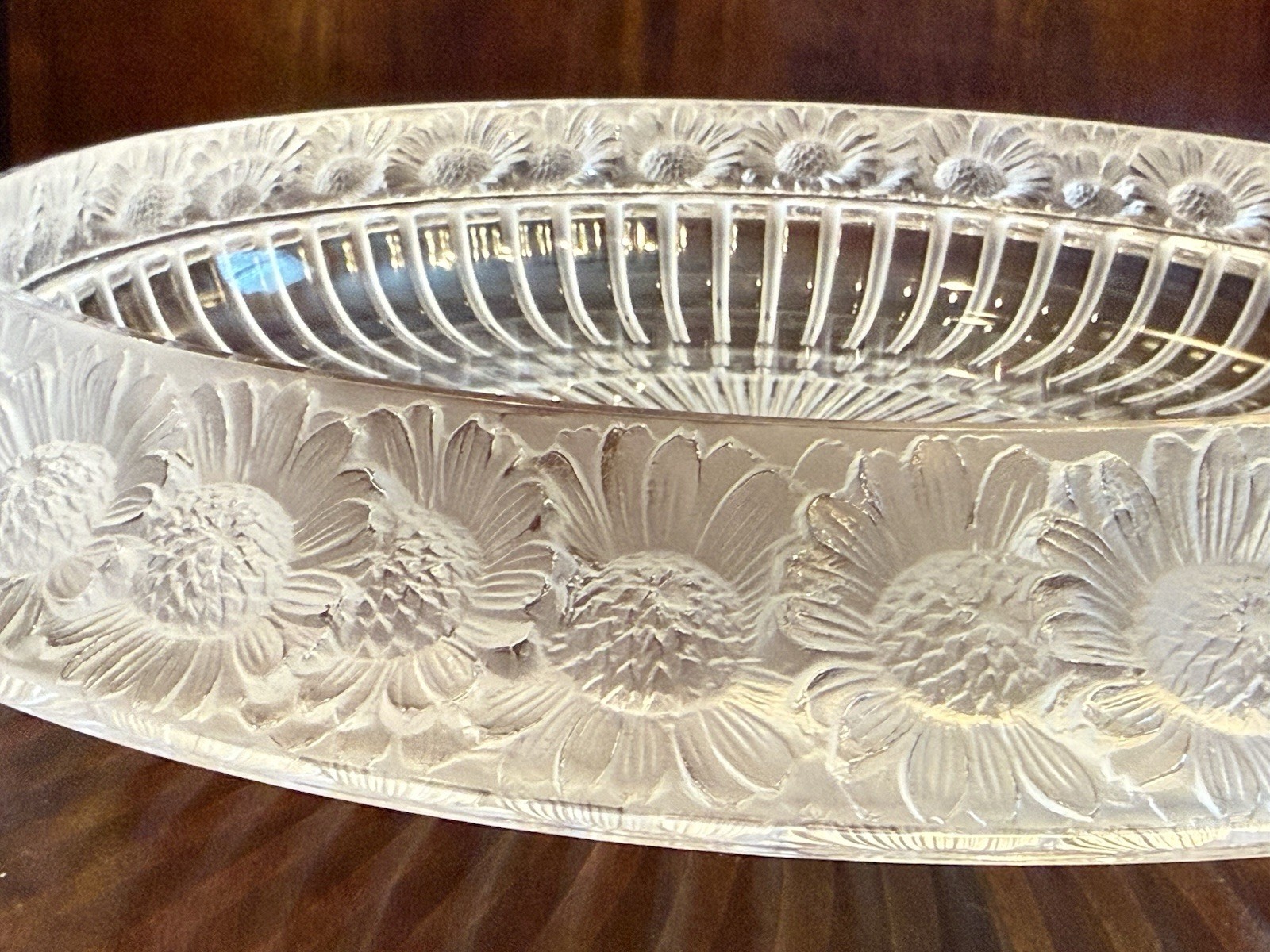 Antique French Art Deco Large Crystal Glass “Marguerites” Bowl by Lalique, 1930s