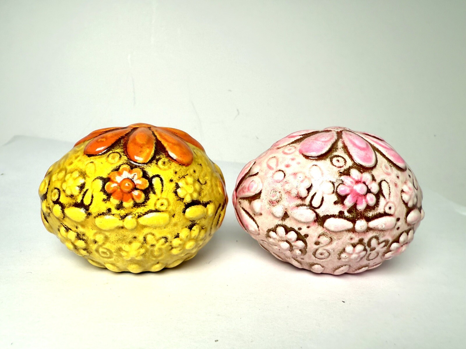 Vintage MCM Resin Retro Pink And Yellow Flower Power Paperweights Pair RARE