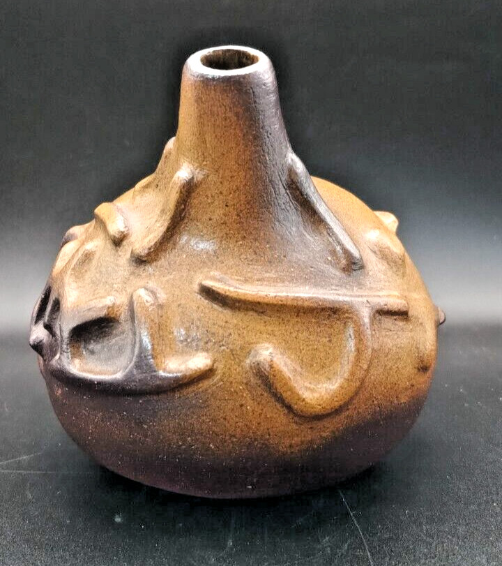 BEAUTIFUL ANDEAN EARTHENWARE VESSEL VASE GLAZED IN BROWN TONES, MARKED 1988 v/g
