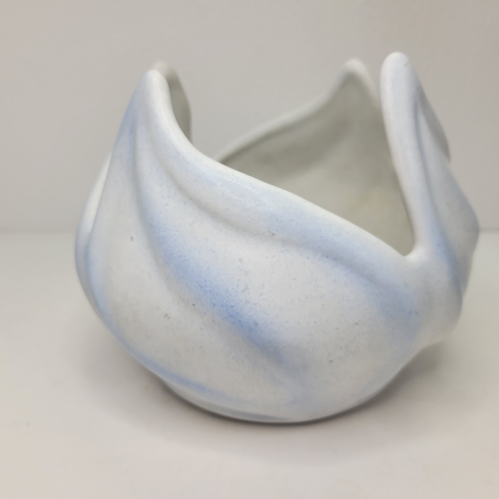Vintage Van Briggle 7″ Ceramic Lotus Leaf Tulip Bowl Planter Signed Matte Finish