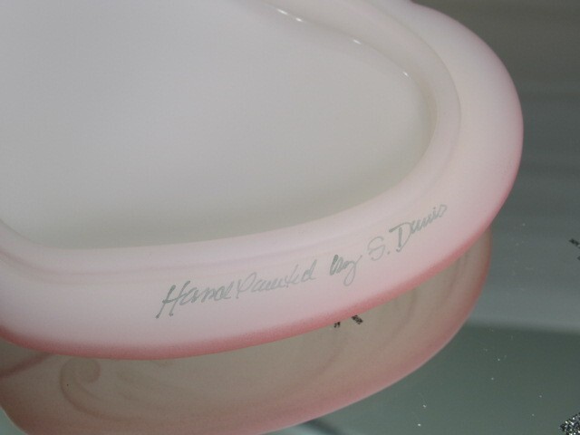 FENTON GLASS DOUBLE HEART WHITE SATIN GLASS FOOTED TRINKET BOX W/LID