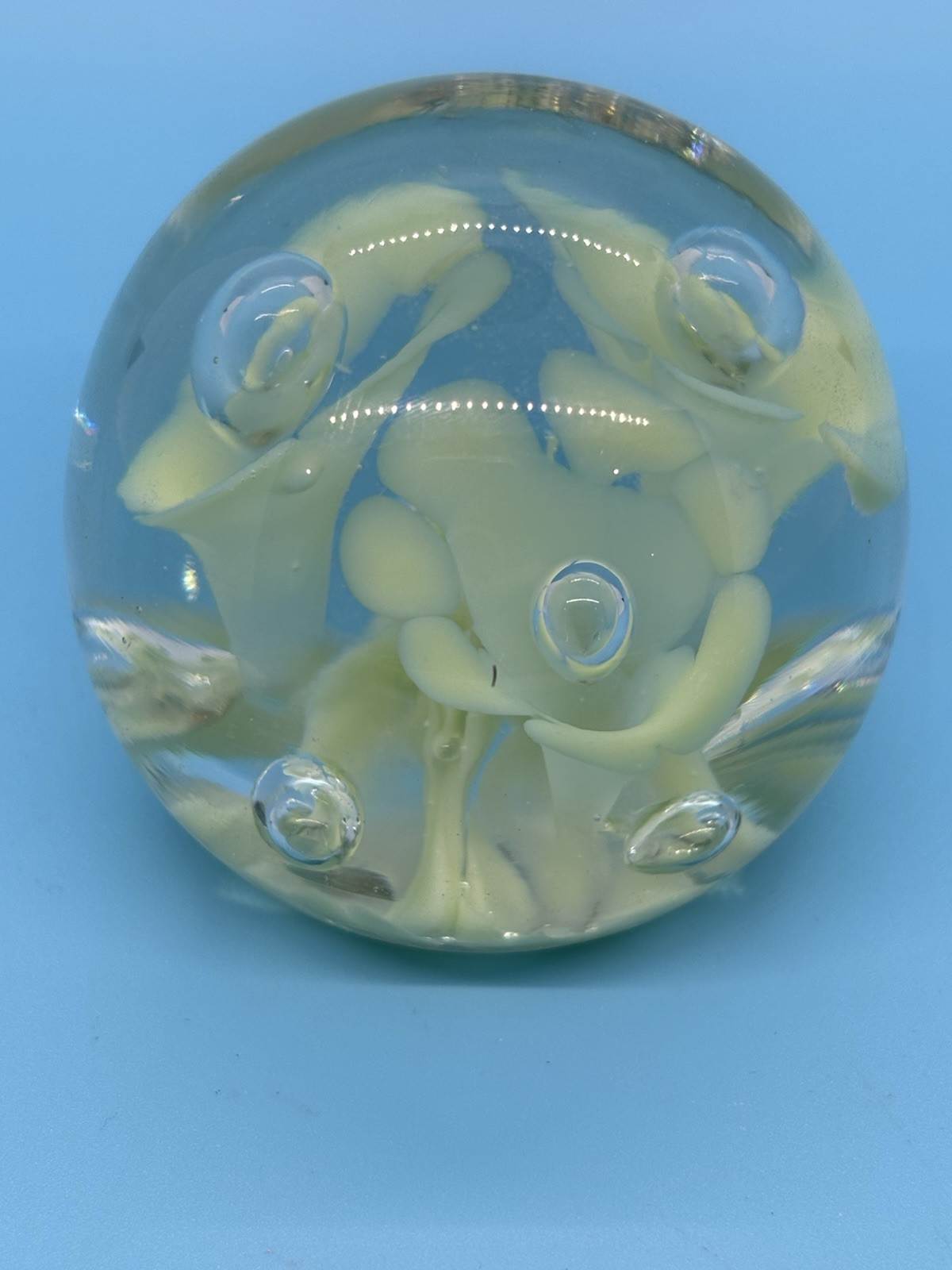 St Clair Hand Blown Paperweight Trumpet Lily Yellow Off White Controlled Bubble
