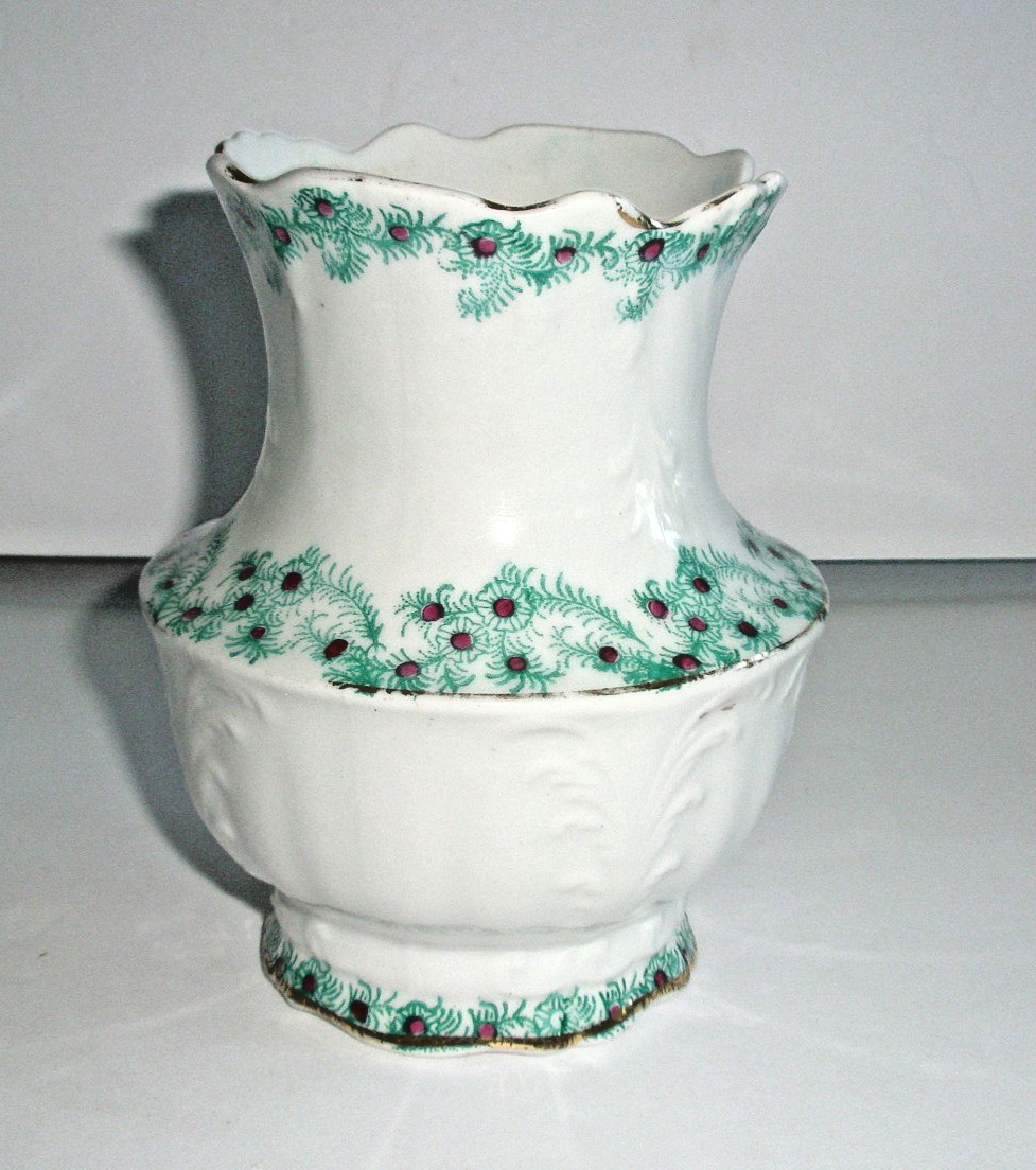 Goodwin Pottery Co. Vase Semi-Porcelain 5″ Red Green Flowers Stems Gold Trim
